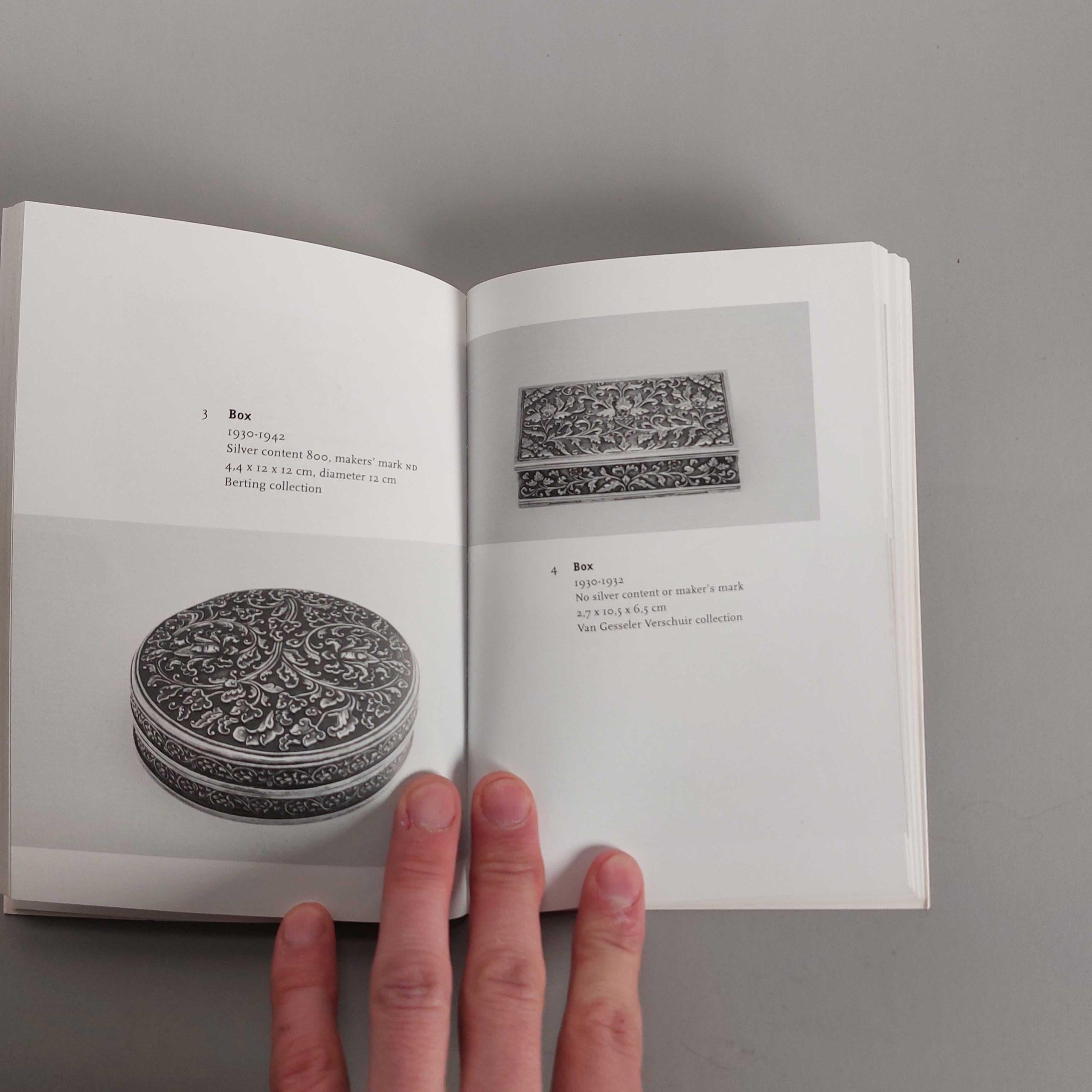 Few detailed studies have appeared on the historical context of contemporary handicrafts in Indonesia since the publication of the standard work in five volumes by J. E. Jasper and Mas Pirngadie at the beginning of the twentieth century. One of