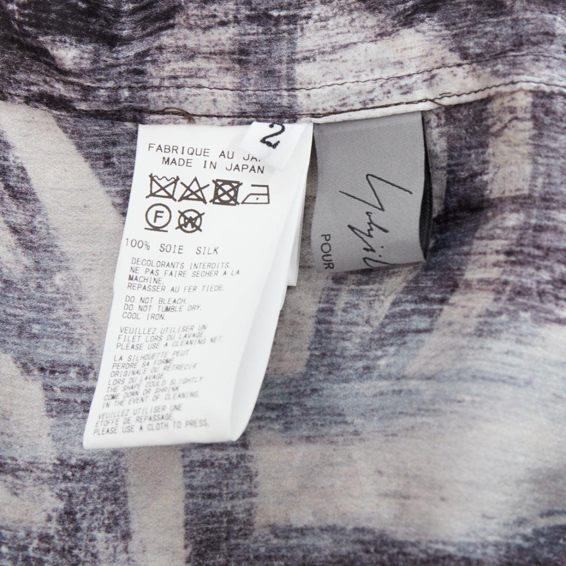 YOHJI YAMAMOTO 100% seda gris beige estampado abstracto camisa relajada JP2 M en venta 3