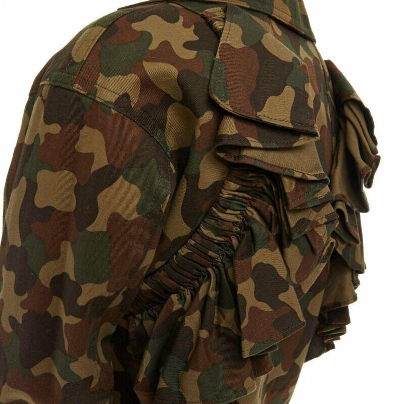 YOHJI YAMAMOTO 2006 Vintage Runway green camouflage ruffle wings jacket JP1 S
Reference: ANSN/A00198
Brand: Yohji Yamamoto
Designer: Yohji Yamamoto
Collection: Spring Summer 2006 - Runway
Material: Cotton
Color: Green
Pattern: Other
Closure: