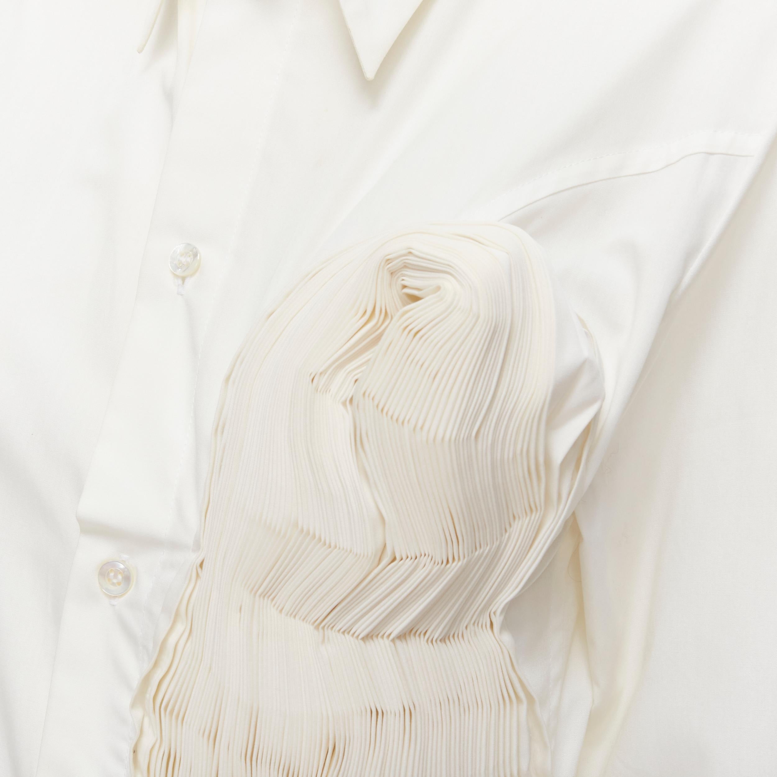 YOHJI YAMAMOTO 2015 white Madam Gres inspired knife pleat shirt 
Reference: CRTI/A00576 
Brand: Yohji Yamamoto 
Collection: 2015 
Material: Cotton 
Color: White 
Pattern: Solid 
Closure: Button 
Extra Detail: Mother of pearl buttons. Curved seam at