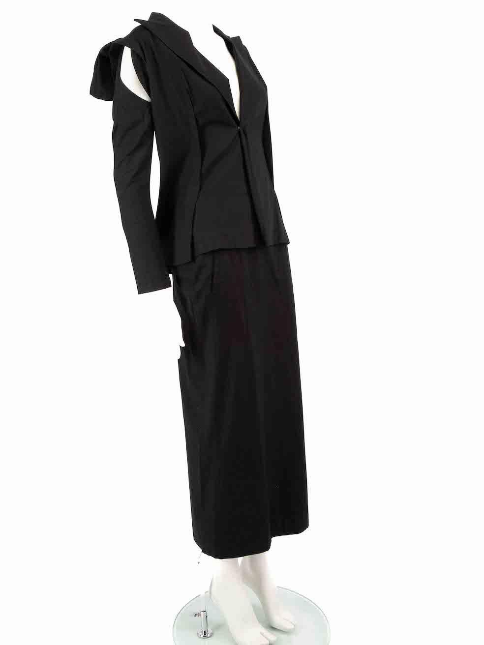 CONDITION is Very good. Minimal wear to set is evident. Minimal wear to the rear slit of the skirt with undoing of the stitching at the top of the seam on this used Yohji Yamamoto designer resale item.
 
 
 
 Details
 
 
 Black
 
 Cotton
 
 Blazer