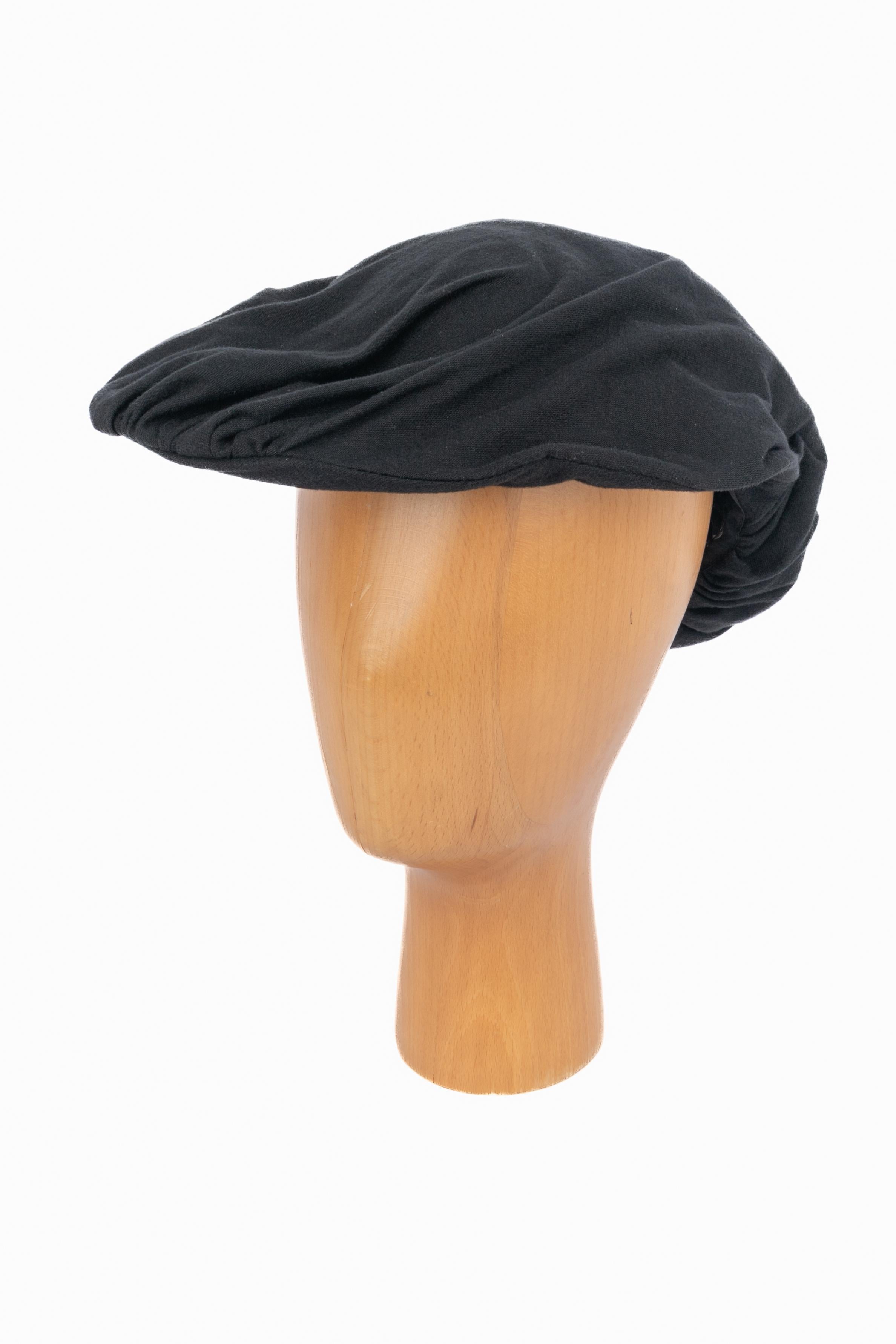 Donna Yohji Yamamoto black hat in vendita