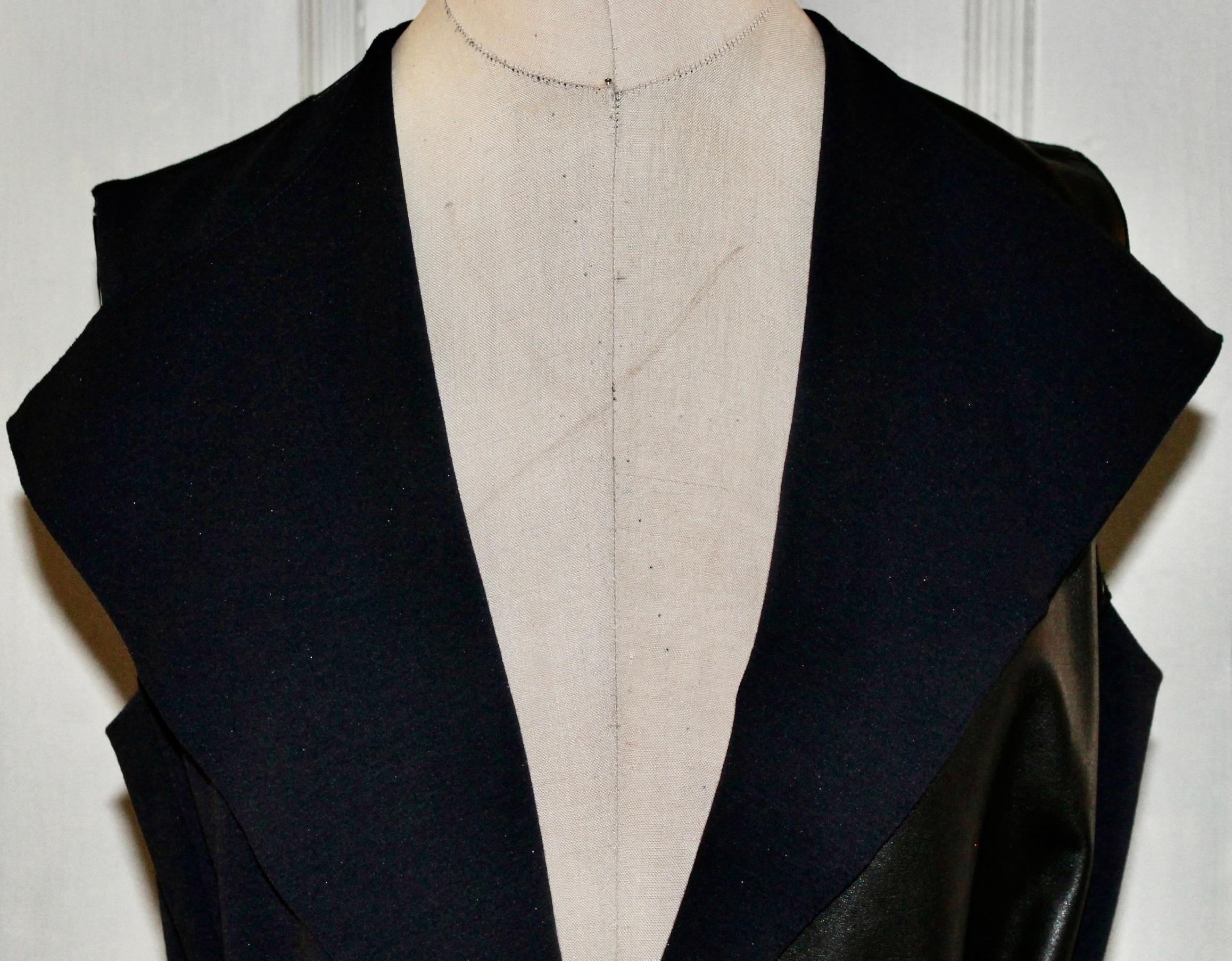 Noir Yohji Yamamoto - Robe manteau en cuir noir en vente