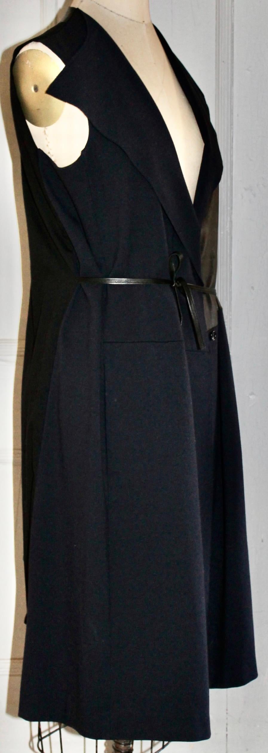 Yohji Yamamoto - Robe manteau en cuir noir Excellent état - En vente à Sharon, CT