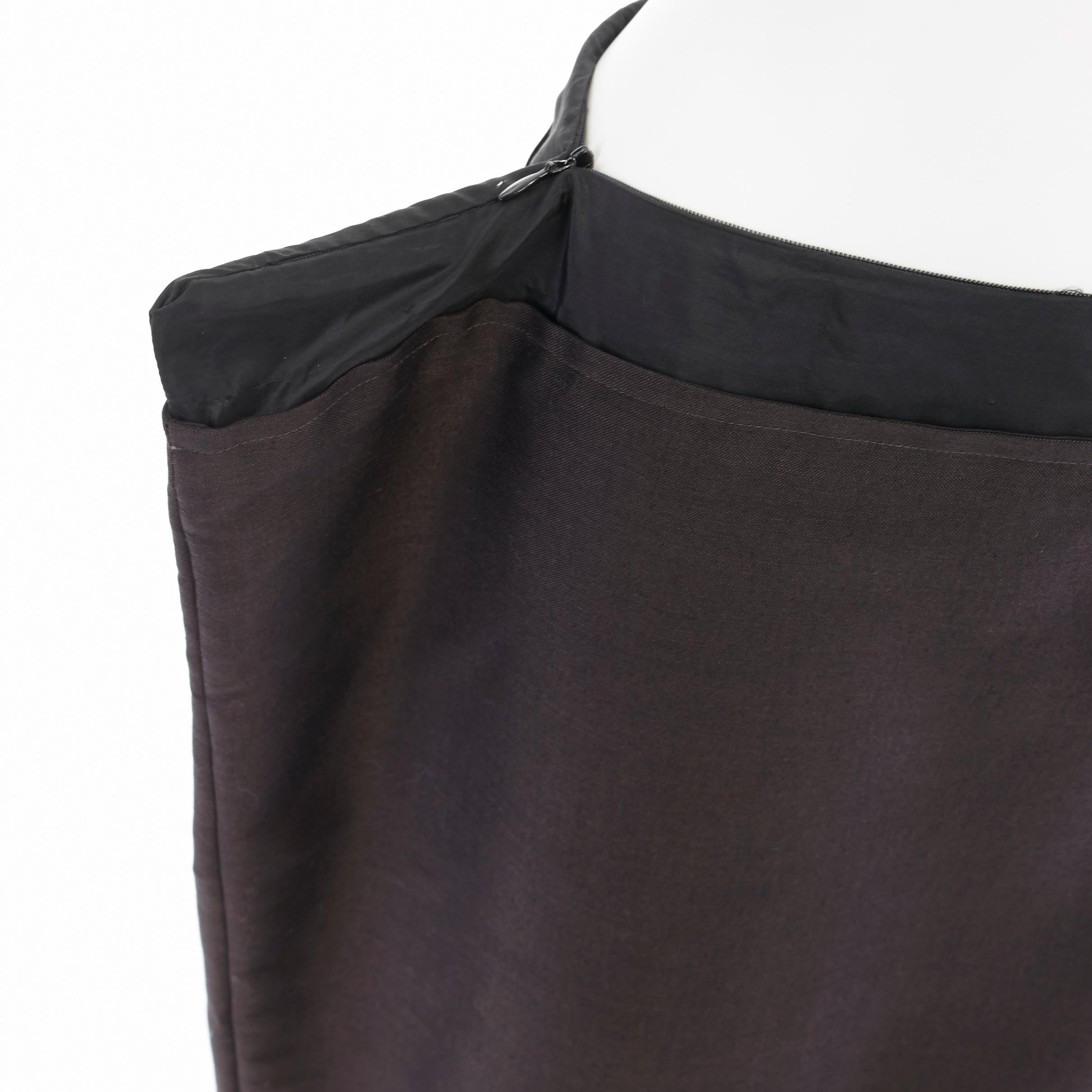 YOHJI YAMAMOTO black mohair blend zip waist structured square cut skirt JP1 S 
Reference: CRTI/A00541 
Brand: Yohji Yamamoto 
Material: Mohair 
Color: Black 
Pattern: Solid 
Closure: Zip 
Extra Detail: Mohair, cotton, silk, nylon, cupro. Black.