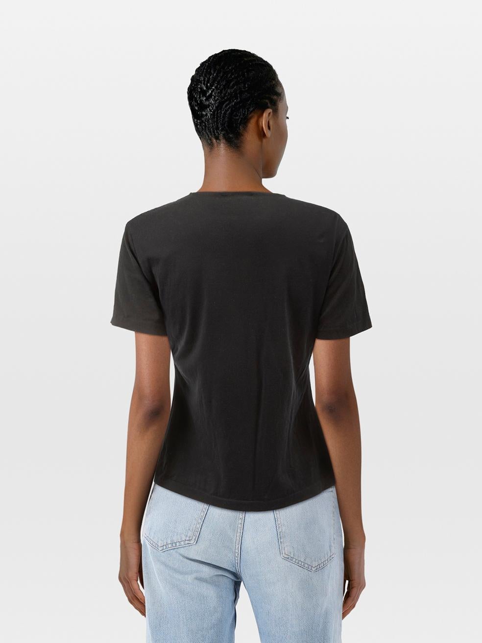 CONDITION is Very good. Minimal wear to the top is evident. Discolouration on the neckline at the front of this used Yohji Yamamoto designer resale item.
 
 Details
 
 
 Black
 
 Cotton
 
 T-shirt
 
 Short sleeves
 
 Round neck
 
 
 
 Made in Italy
