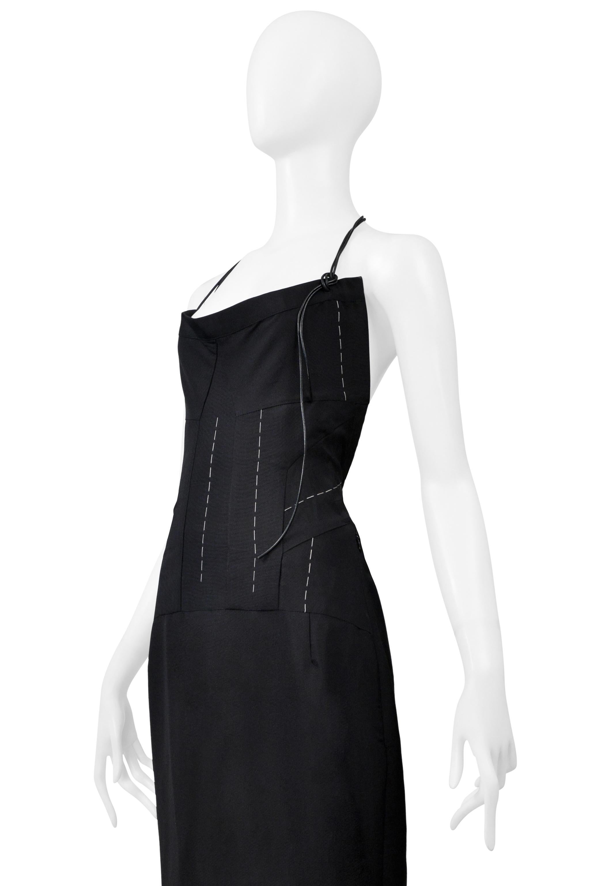Yohji Yamamoto Robe en soie noire avec bretelles en cuir et en croix 2000 Excellent état - En vente à Los Angeles, CA