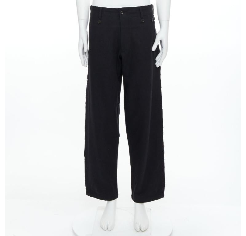 YOHJI YAMAMOTO Pantalones con bordes en crudo adornados con botones en mezcla de lana negra JP2 M en venta 4