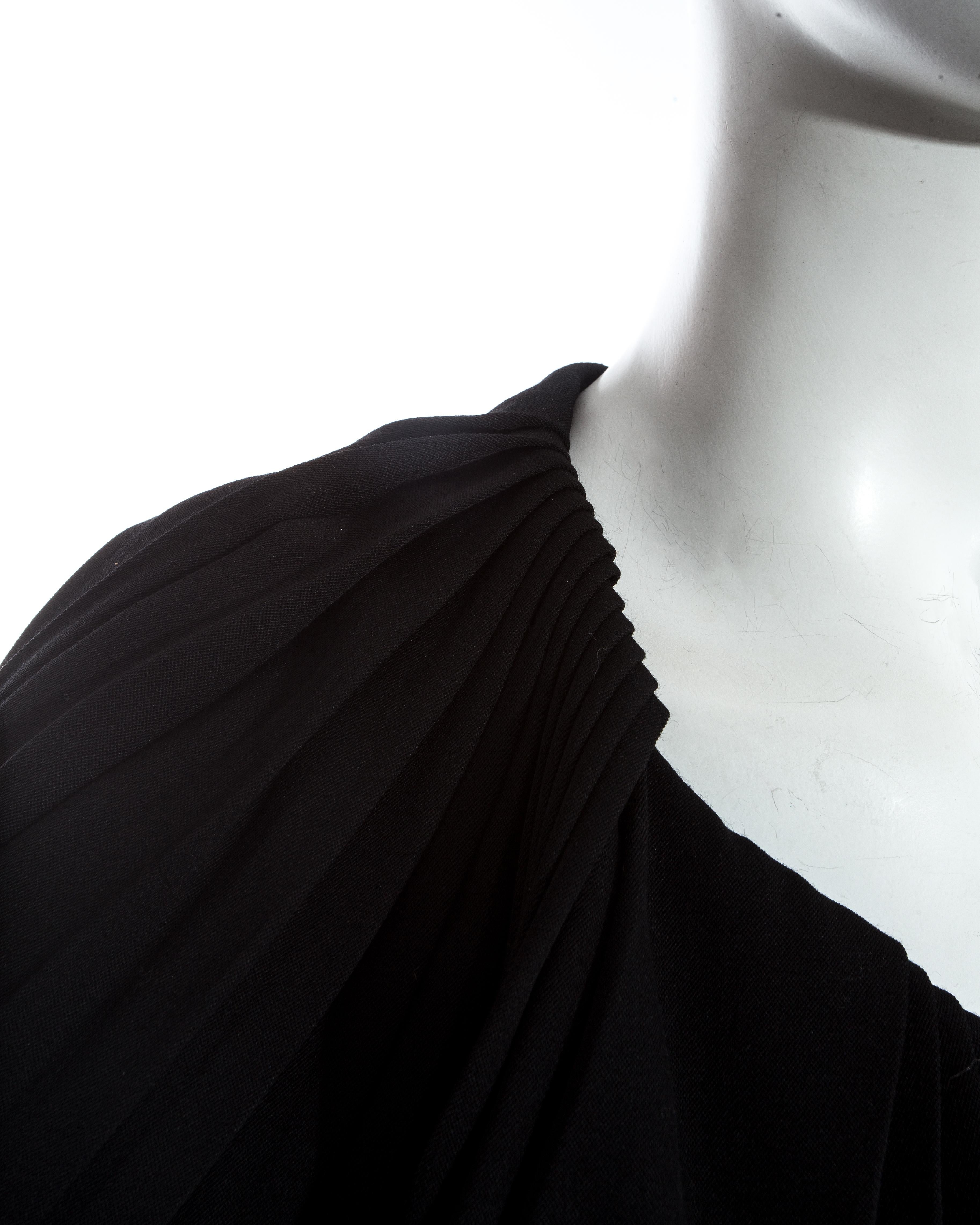 De las mujeres Capa de noche plisada de lana negra Yohji Yamamoto, c. 1990 en venta