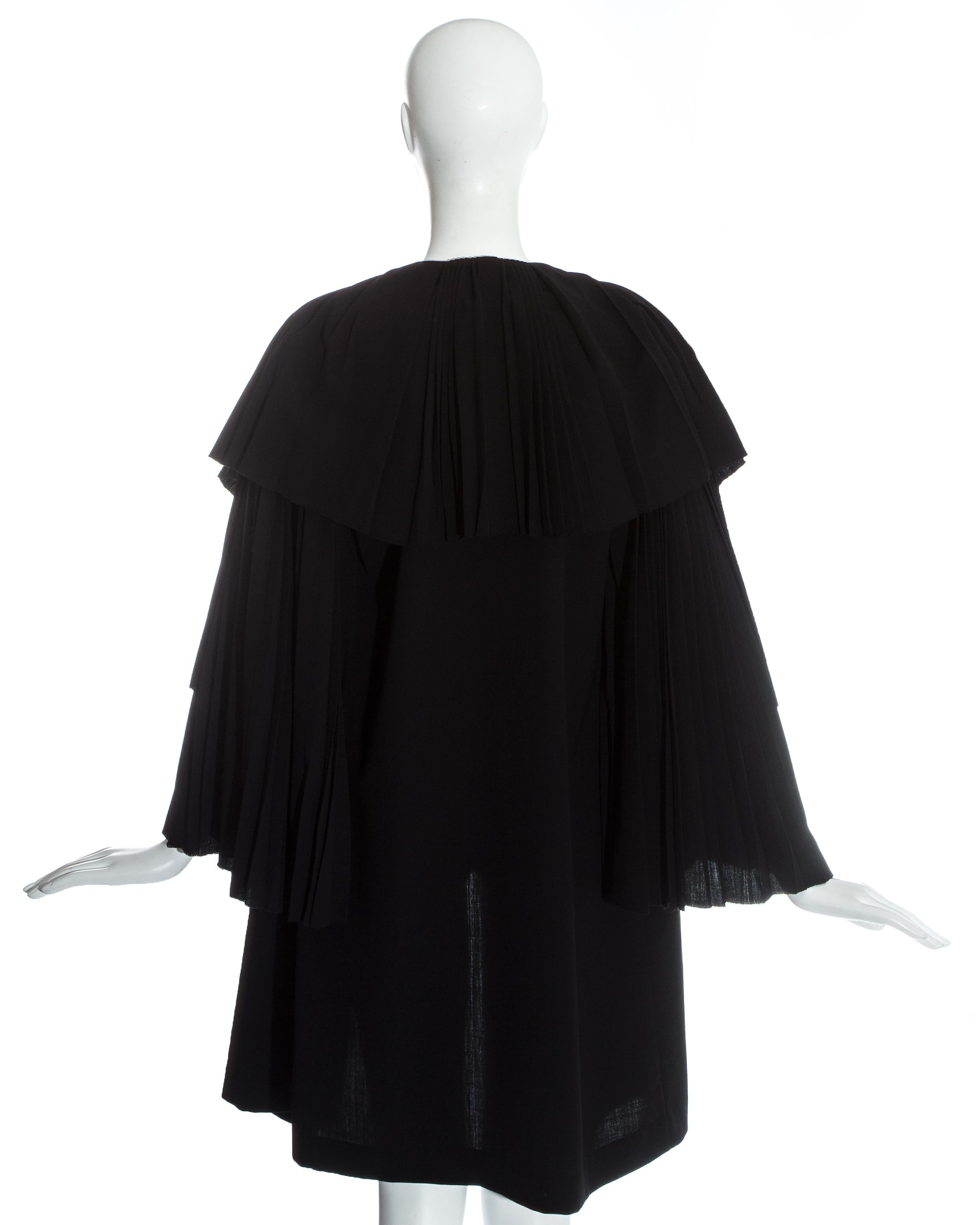 Capa de noche plisada de lana negra Yohji Yamamoto, c. 1990 en venta 4