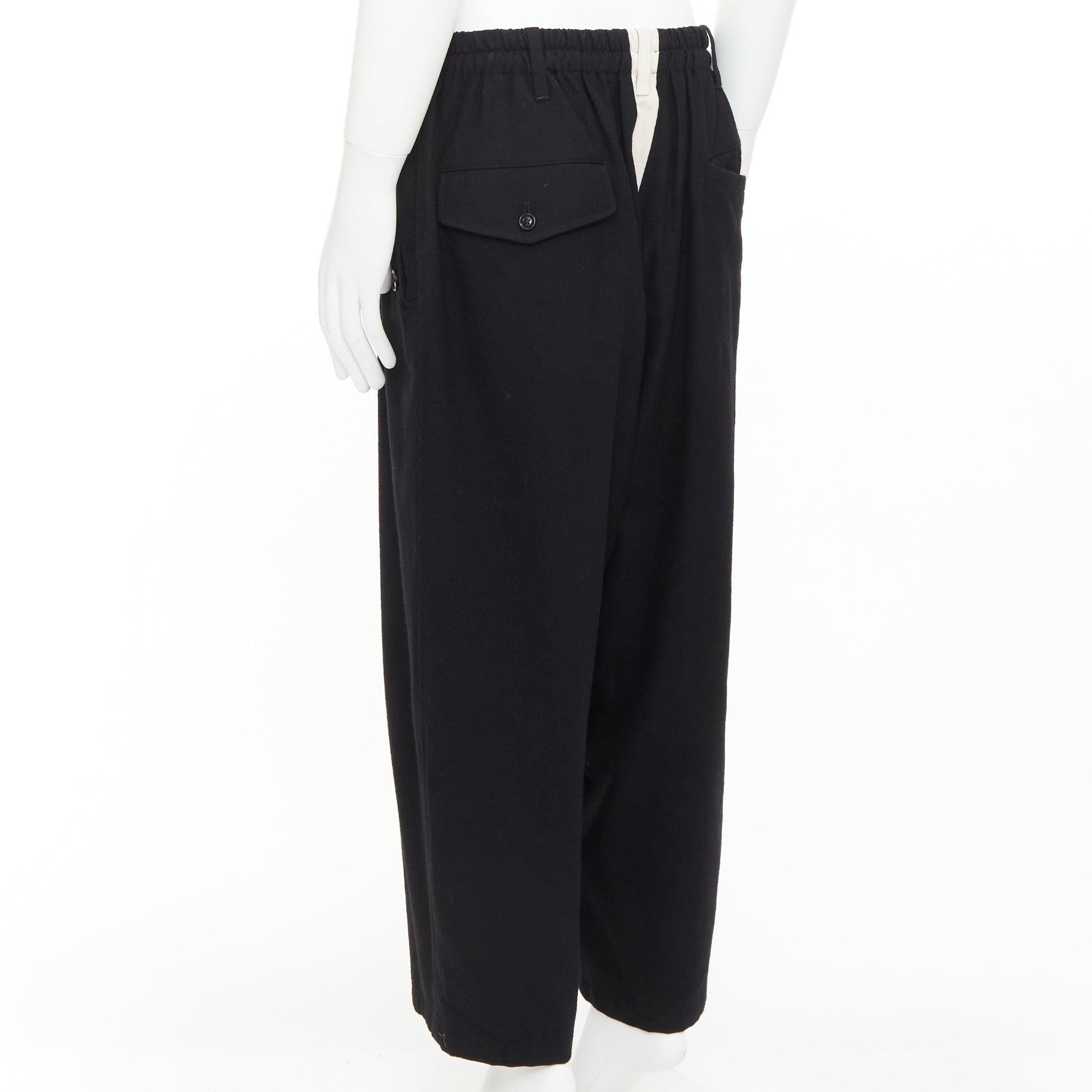 YOHJI YAMAMOTO pantalon à jambe large JP3 L en laine noire et coton blanc avec boutons. Pour hommes en vente