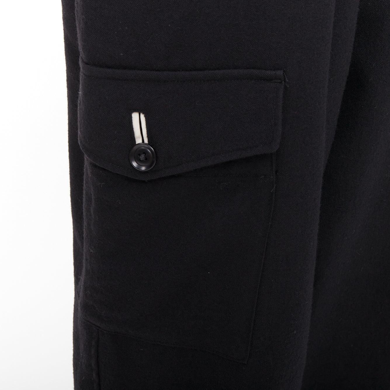 YOHJI YAMAMOTO pantalon à jambe large JP3 L en laine noire et coton blanc avec boutons. en vente 1