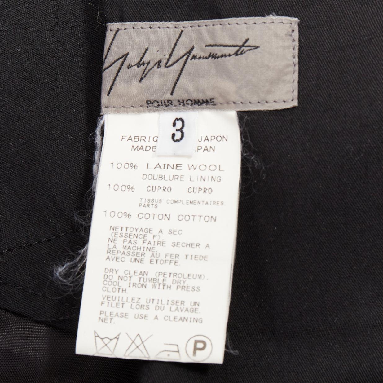 YOHJI YAMAMOTO pantalon à jambe large JP3 L en laine noire et coton blanc avec boutons. en vente 2