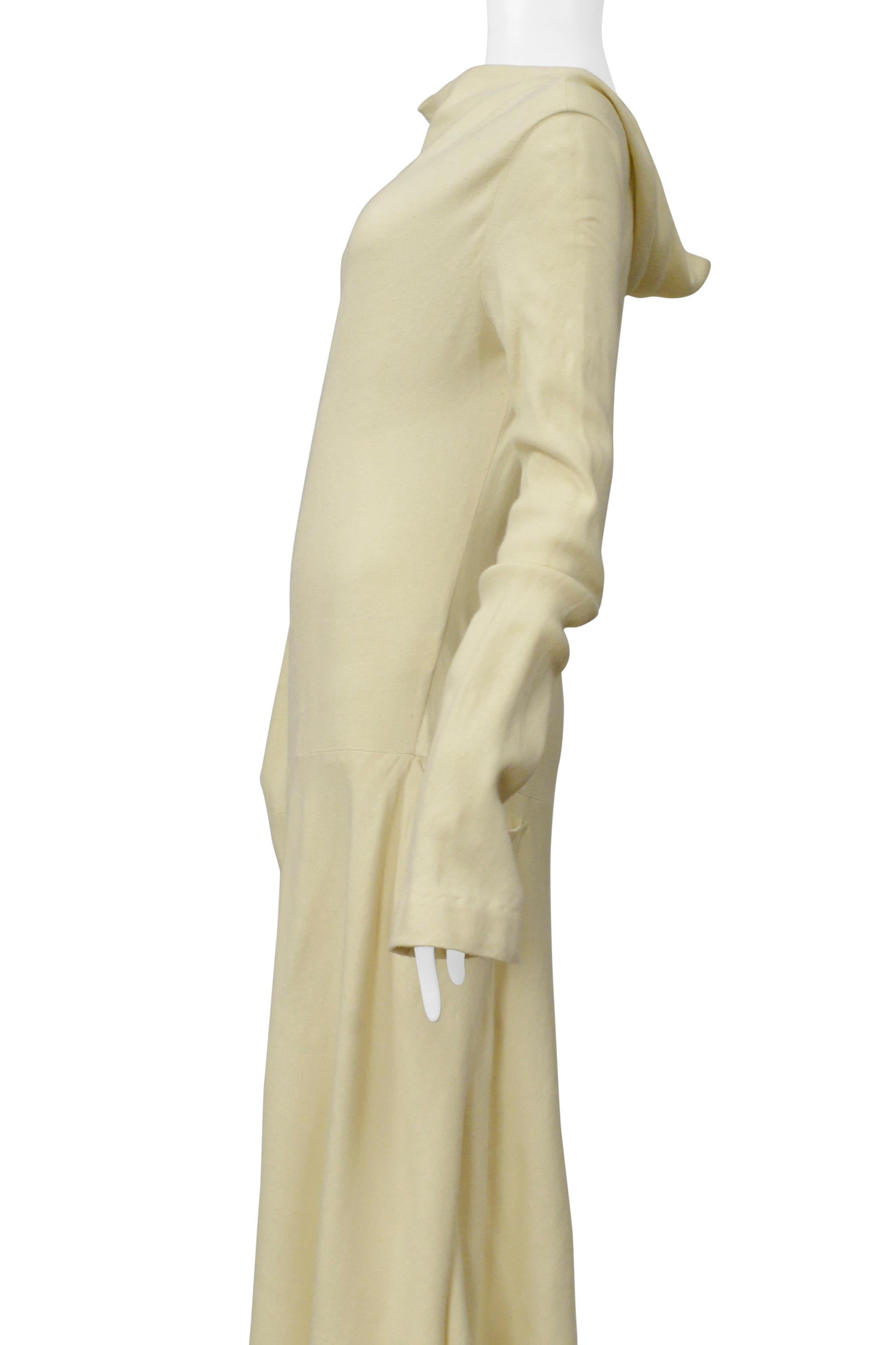 Yohji Yamamoto - Butter - Robe longue à col bénitier 2000-01 en vente 2