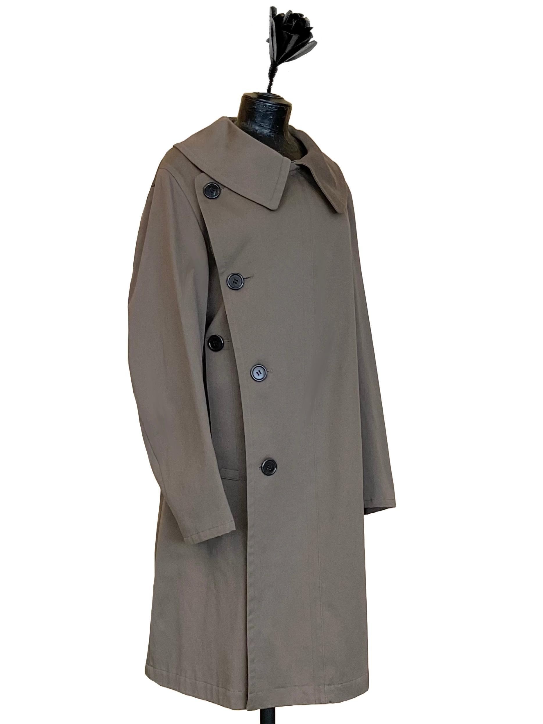 YOHJI YAMAMOTO Cabán de doble botonadura en color caqui con cuello de algodón de los años 2000. Gray en venta