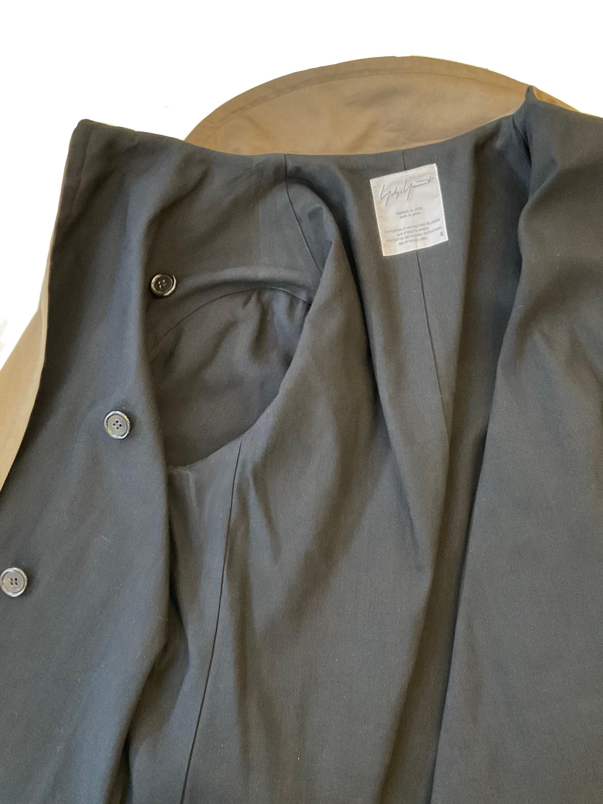 YOHJI YAMAMOTO Cabán de doble botonadura en color caqui con cuello de algodón de los años 2000. en venta 1