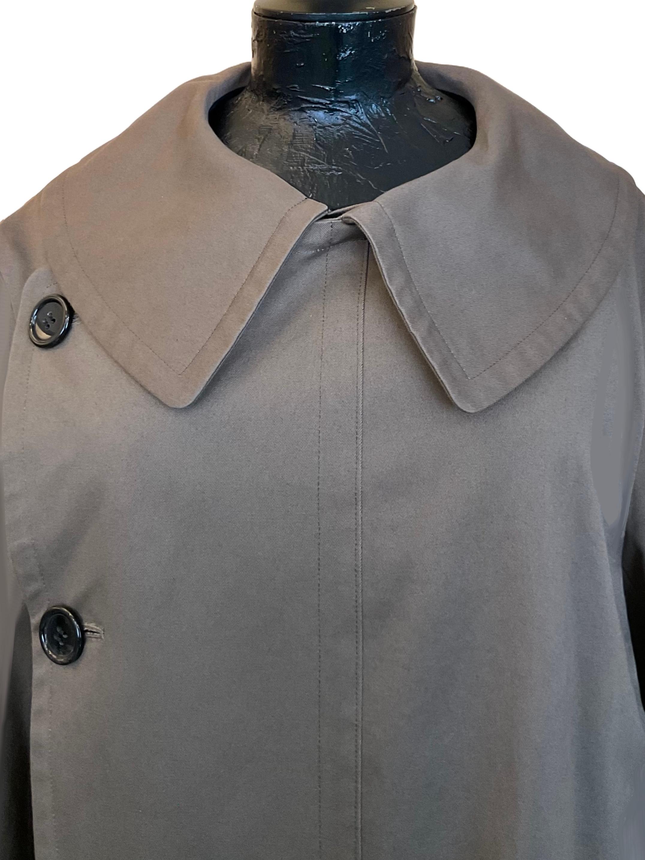 YOHJI YAMAMOTO Cabán de doble botonadura en color caqui con cuello de algodón de los años 2000. en venta 3