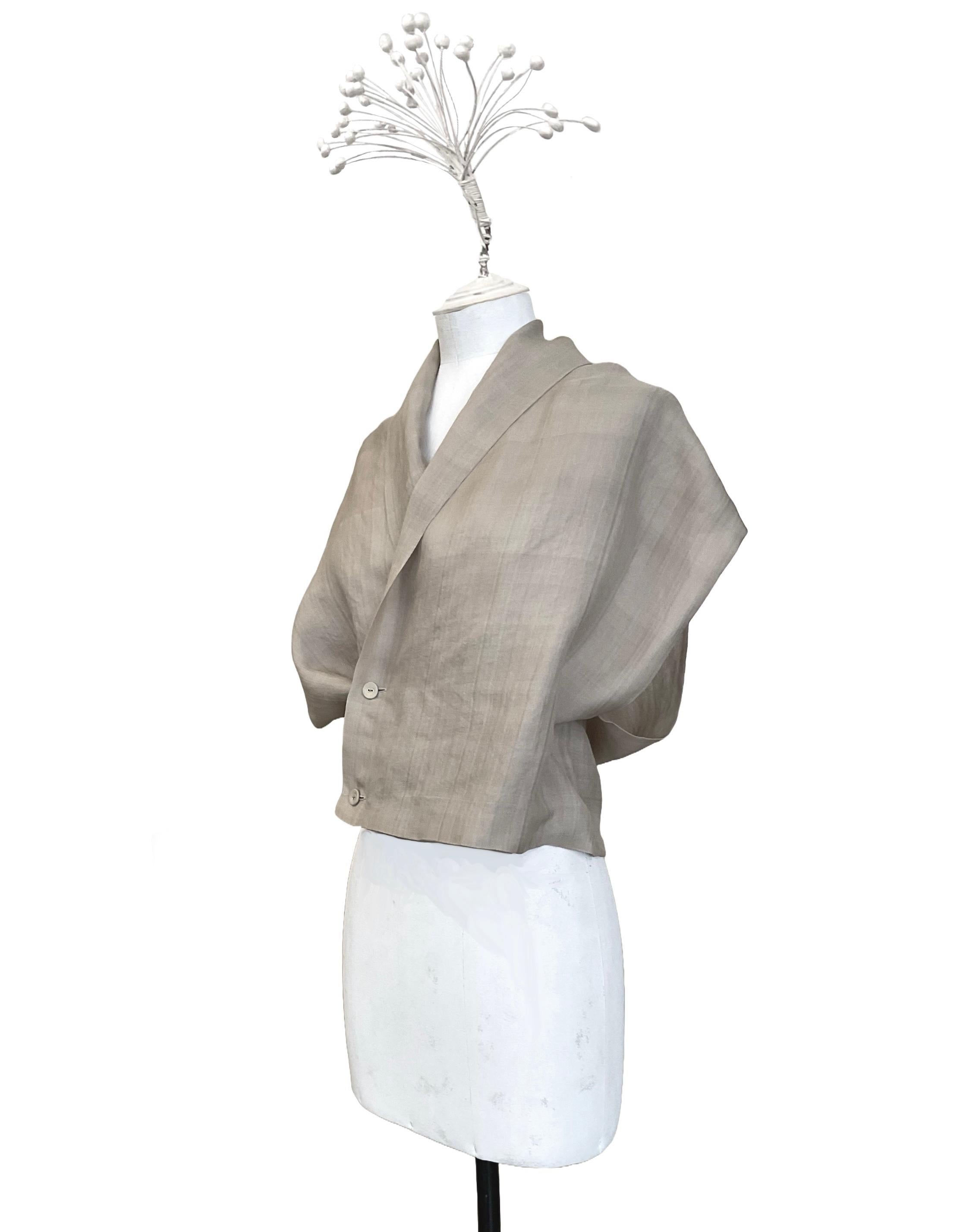 Silk organza sleeveless shirt by Yohji Yamamoto from the
early 2000s.
The shirt has a double-breasted lacing, closes with two
inner side buttons on one side and two outer ones on the other side.
The buttons are covered with the same fabric.
The