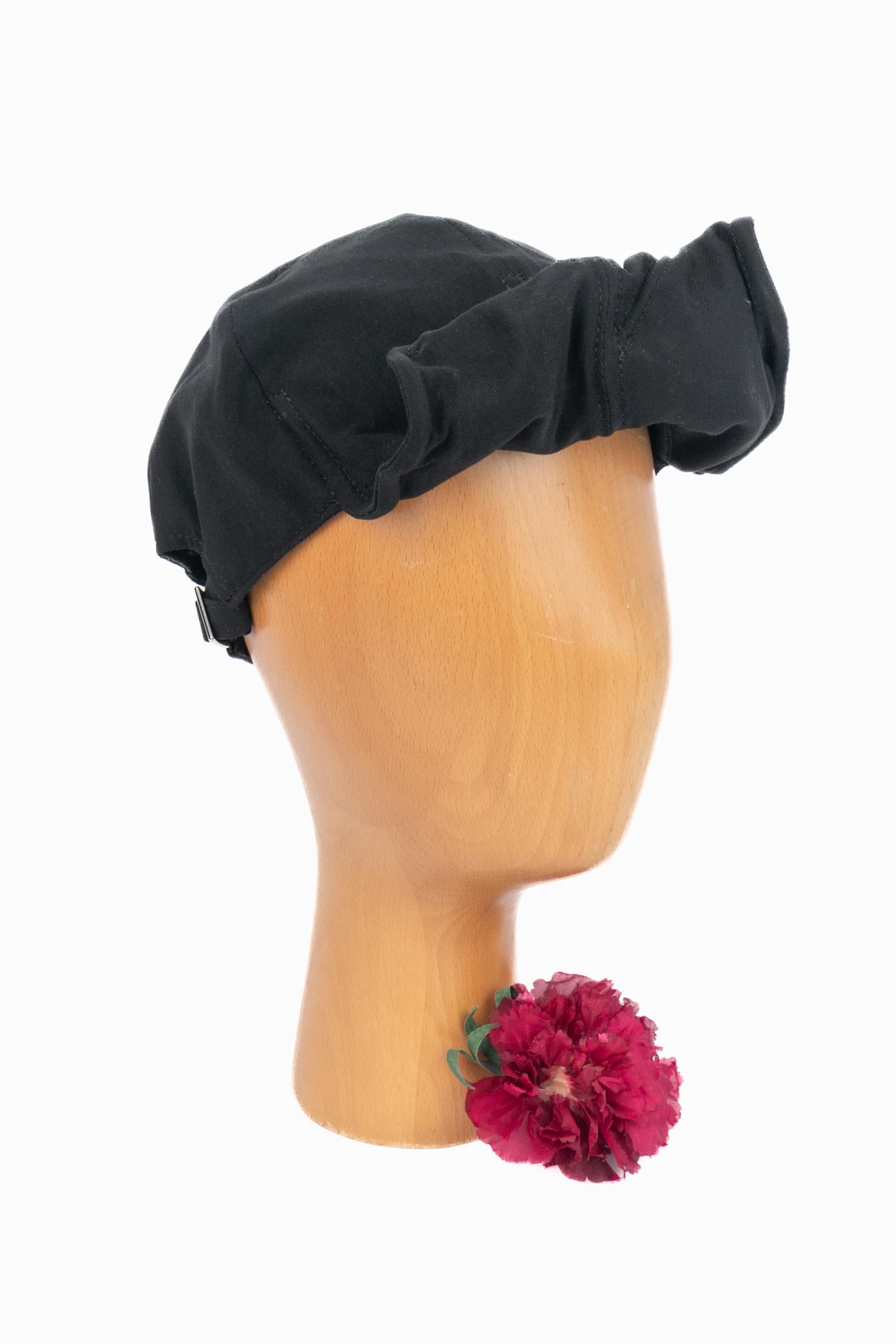 Nero Yohji Yamamoto cap in vendita