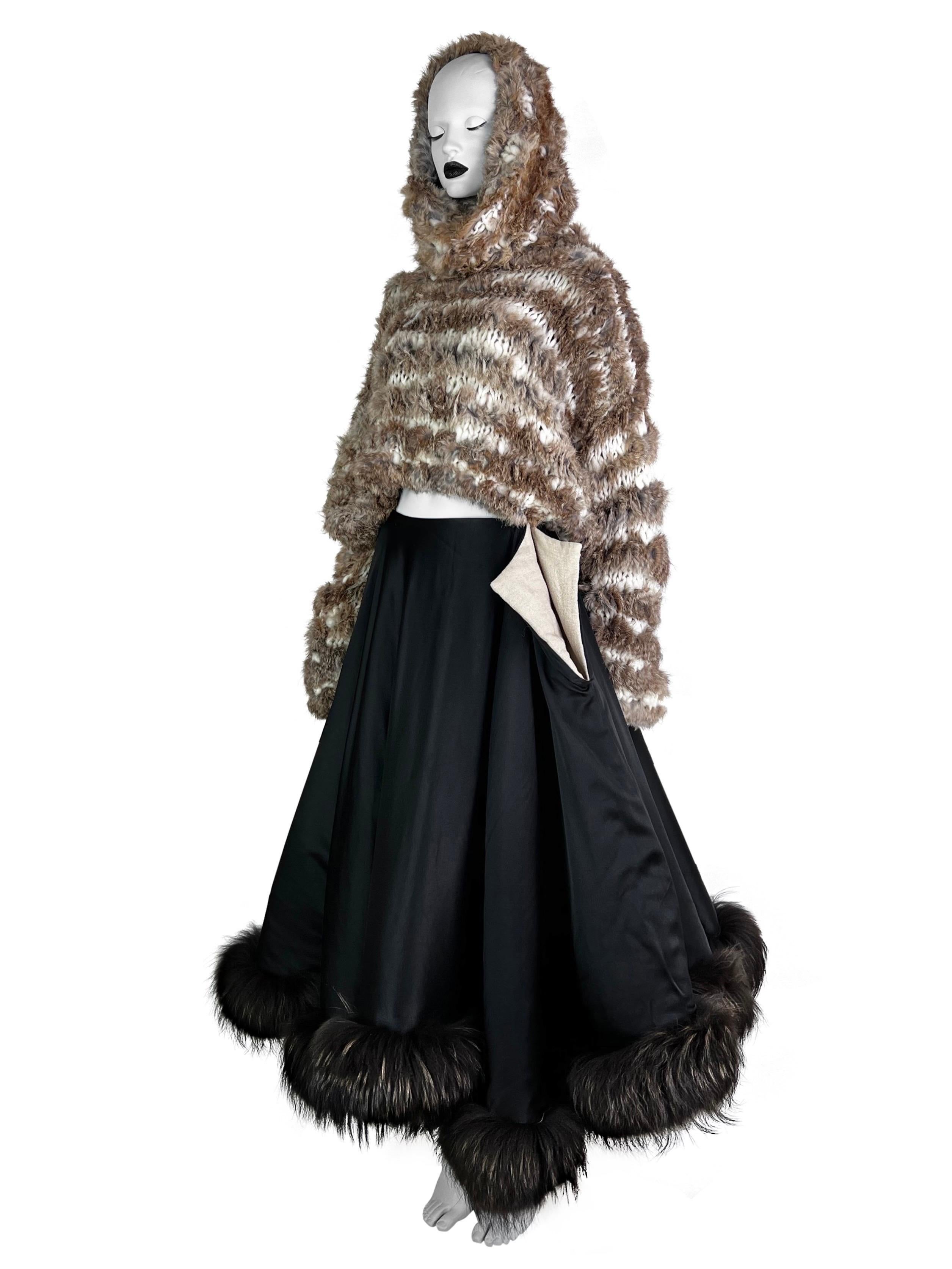 Yohji Yamamoto Fall 2000 Padded Silk Skirt With Fur Trim In Good Condition In Prague, CZ