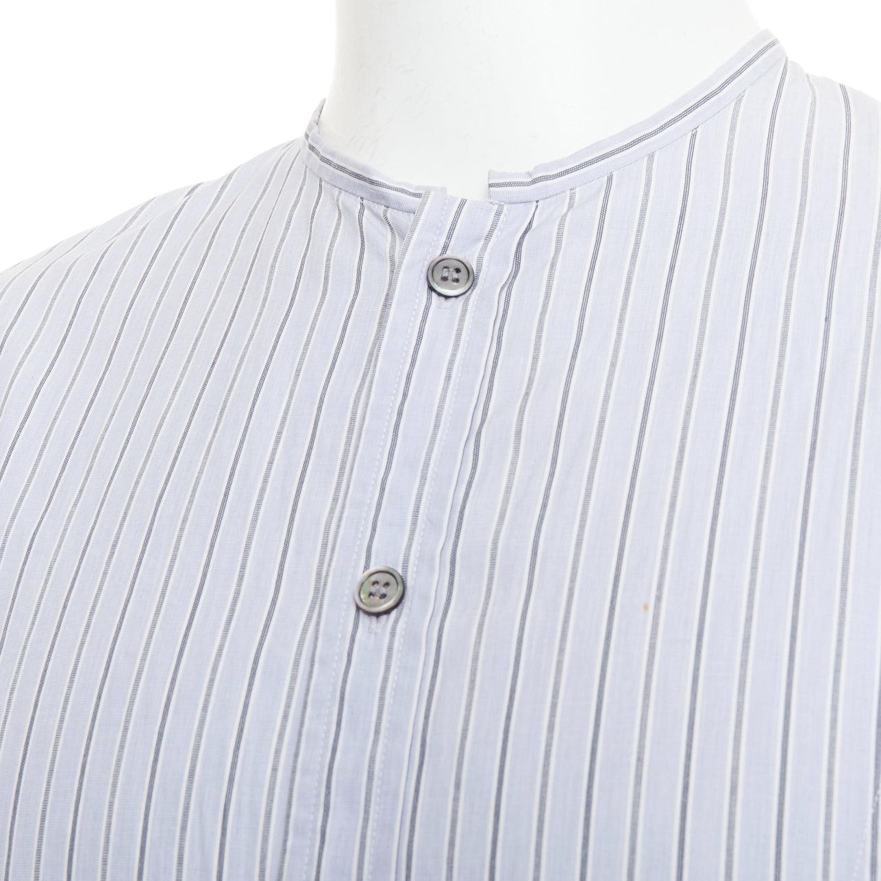YOHJI YAMAMOTO HOMME camisa sin cuello a rayas gris claro JP2 M
Referencia: PRWU/A00195
Marca: Yohji Yamamoto
Material: Algodón
Color: Azul, Gris
Patrón: A rayas
Cierre: Botón
Fabricado en: Japón

CONDICIÓN:
Estado: Bueno, este artículo era de