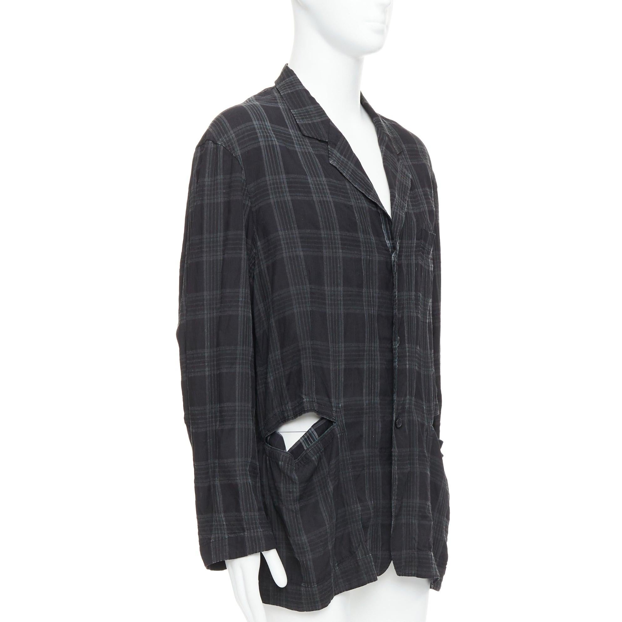 Yohji Yamamoto Homme Plus giacca blazer a quadri grigi con tasche a taglio JP2 M.
Riferimento: TGAS/E00375
Marchio: Yohji Yamamoto
Collection'S: Homme Plus
Materiale: Rayon
Colore: Grigio
Modello: A scacchi
Chiusura: bottone
Dettagli extra: Taglio