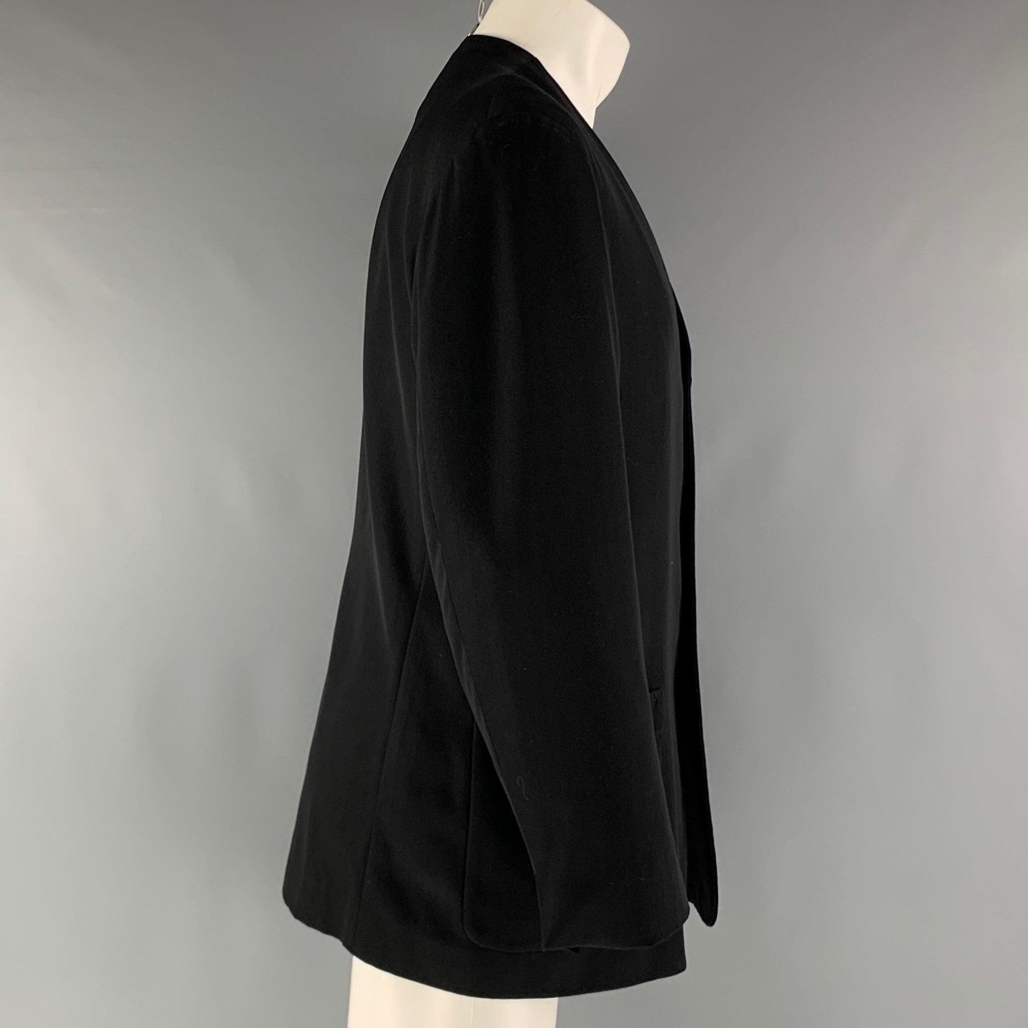 YOHJI YAMAMOTO HOMME Size S SS90 Black Dog Embroidery Wool Collarless Jacket In Good Condition For Sale In San Francisco, CA