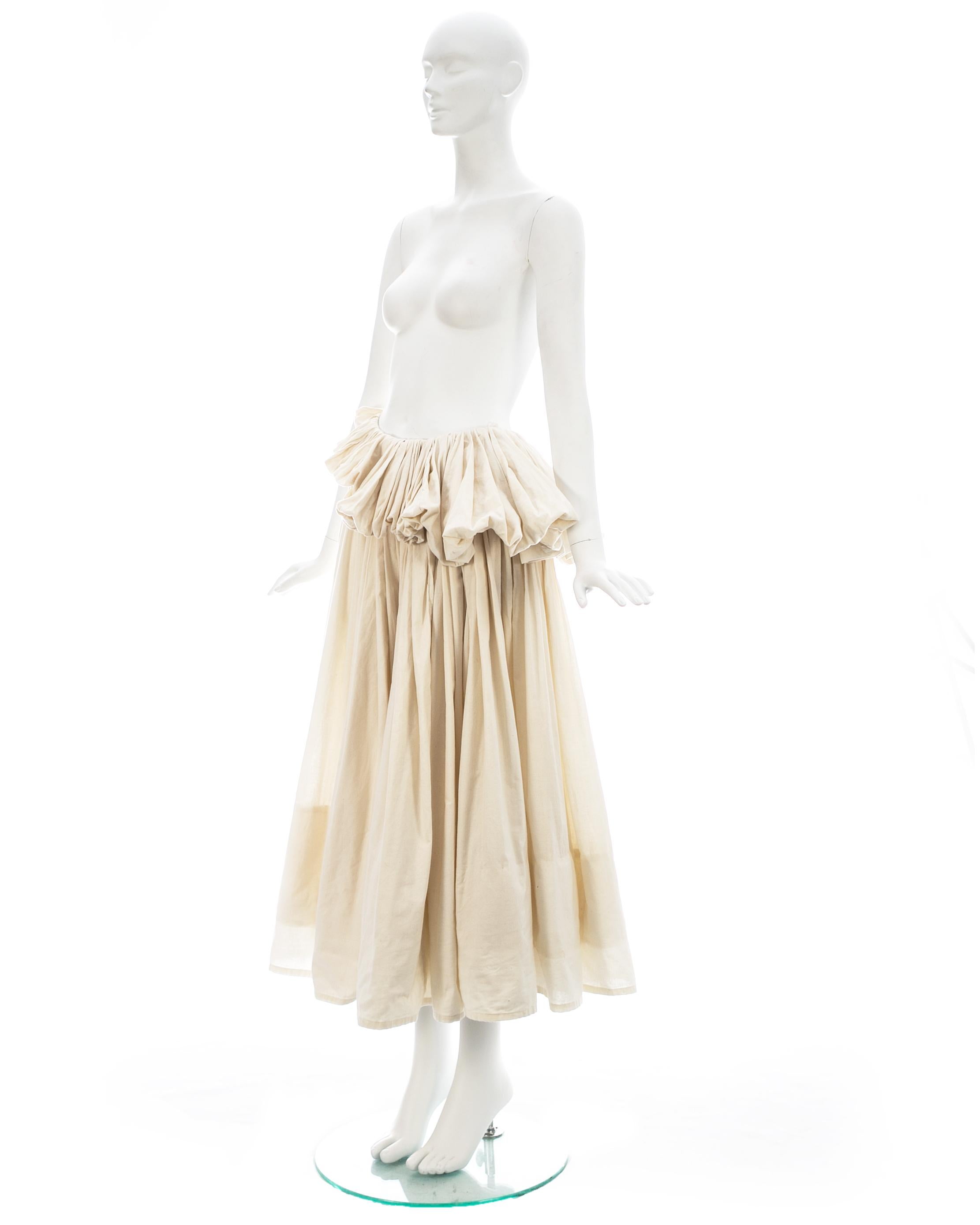 Yohji Yamamoto ivory cotton pleated mushroom skirt, ss 2000 In Good Condition For Sale In London, London