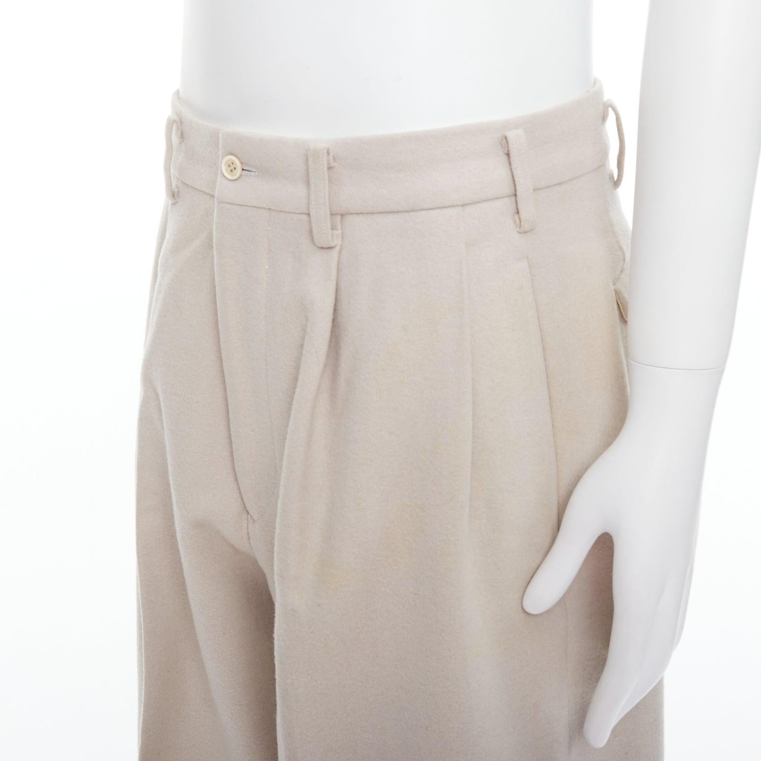 Yohji Yamamoto - Pantaloni affusolati con pieghe 3D in misto lana beige chiaro L
Riferimento: PRWU/A00109
Marchio: Yohji Yamamoto
Materiale: Lana, misto
Colore: Beige
Modello: Tinta unita
Chiusura: Zip Fly
Fodera: Tessuto crema
Dettagli extra: