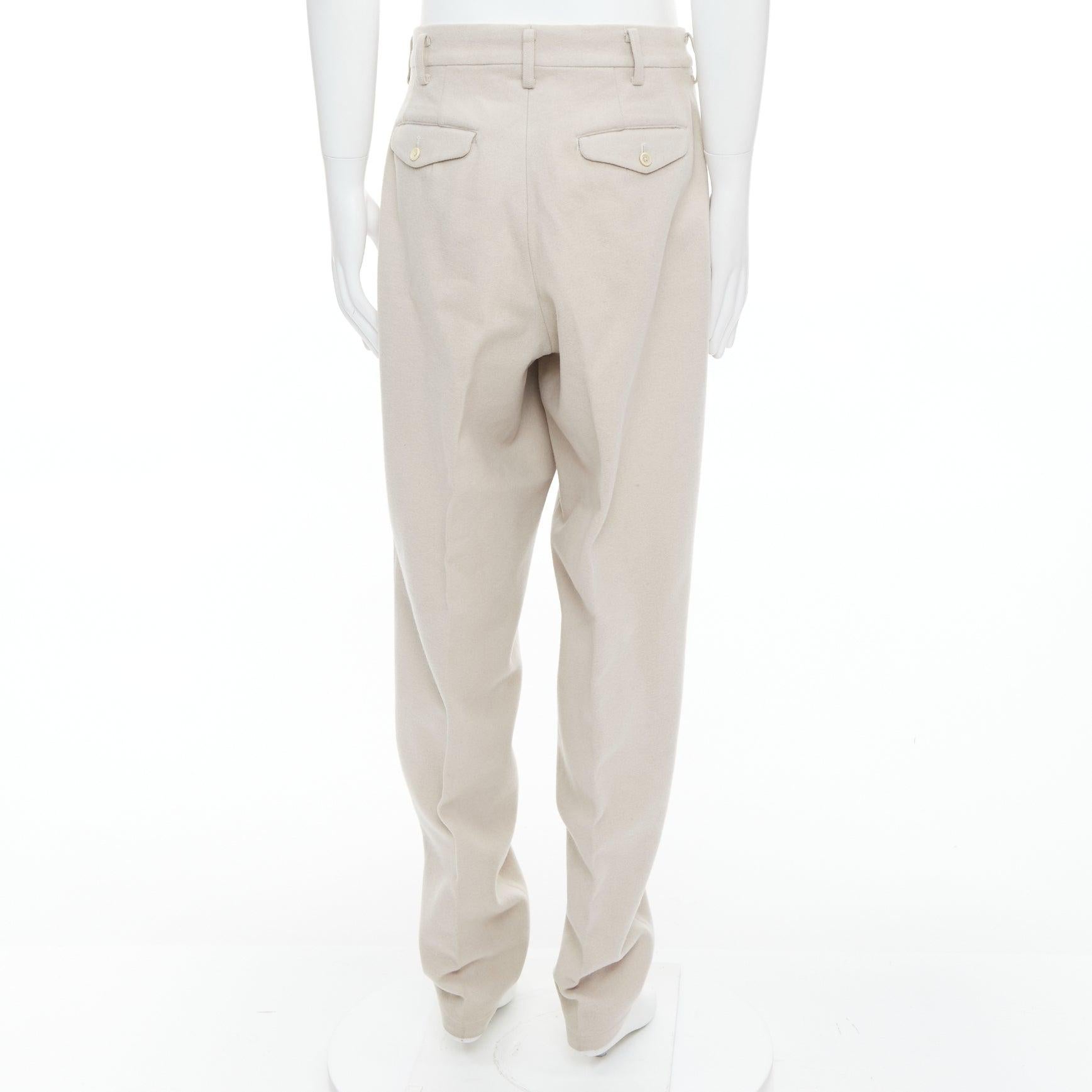 Uomo Yohji Yamamoto - Pantaloni affusolati con pieghe 3D in misto lana beige chiaro L in vendita