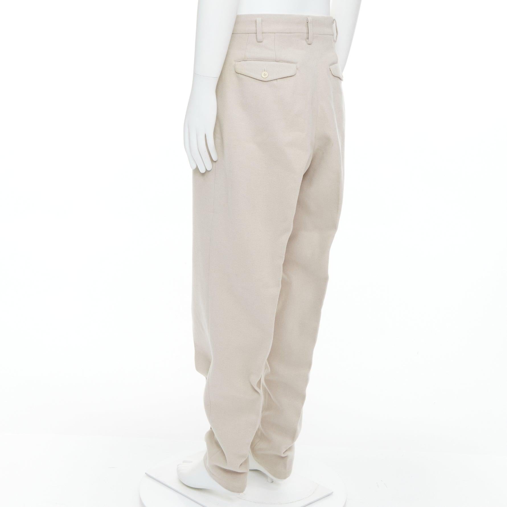 Yohji Yamamoto - Pantaloni affusolati con pieghe 3D in misto lana beige chiaro L in vendita 1