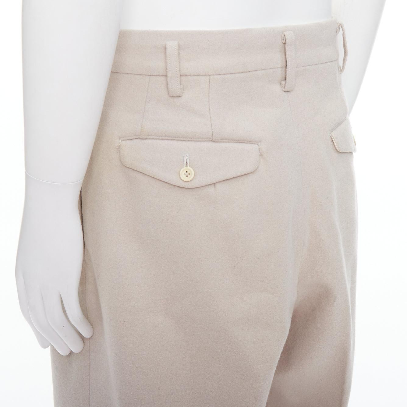 Yohji Yamamoto - Pantaloni affusolati con pieghe 3D in misto lana beige chiaro L in vendita 2
