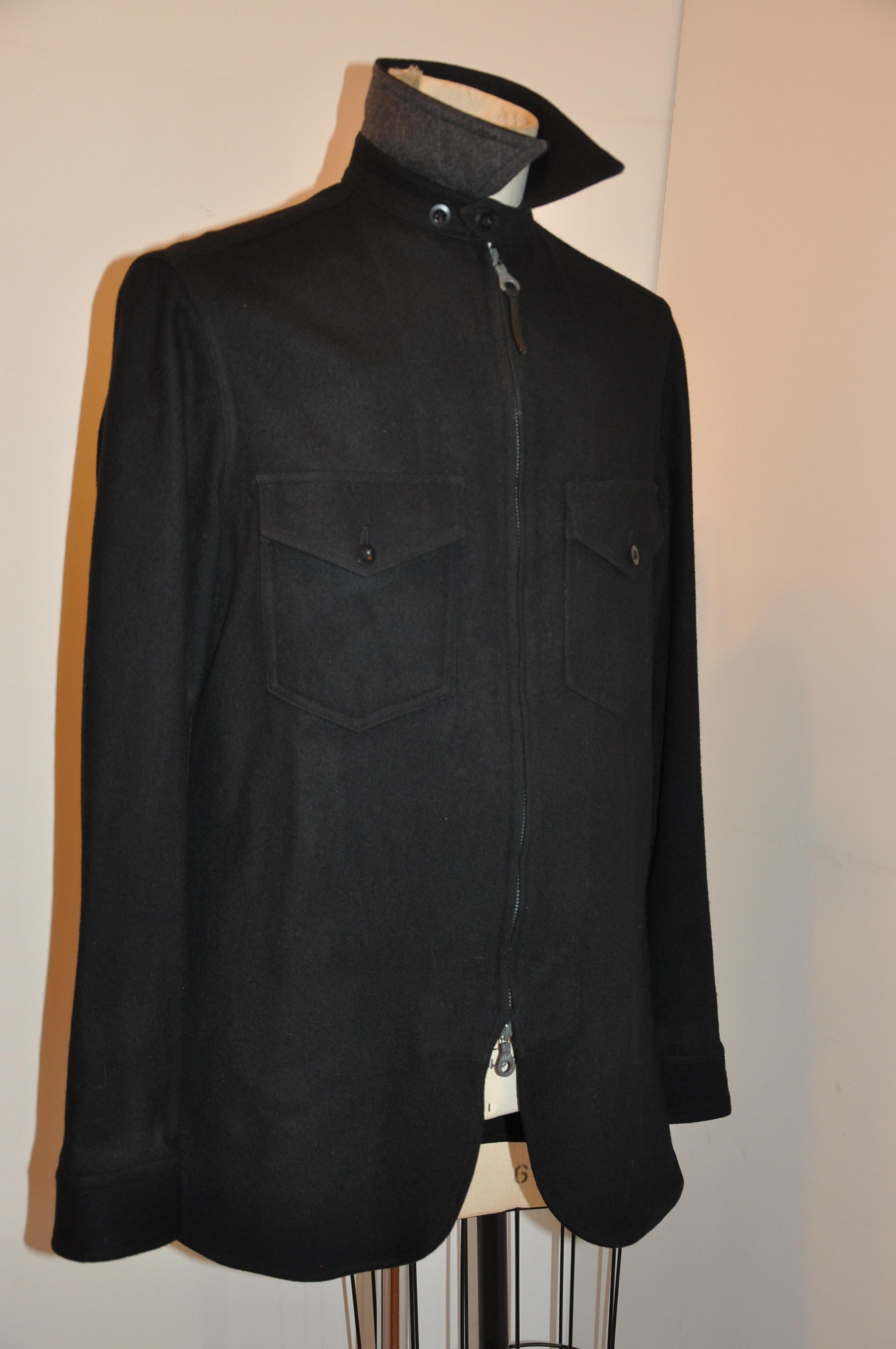 Yohji Yamamoto - Giacca da uomo nera con cerniera a due vie e tasca frontale con orlo a smerlo in vendita 2