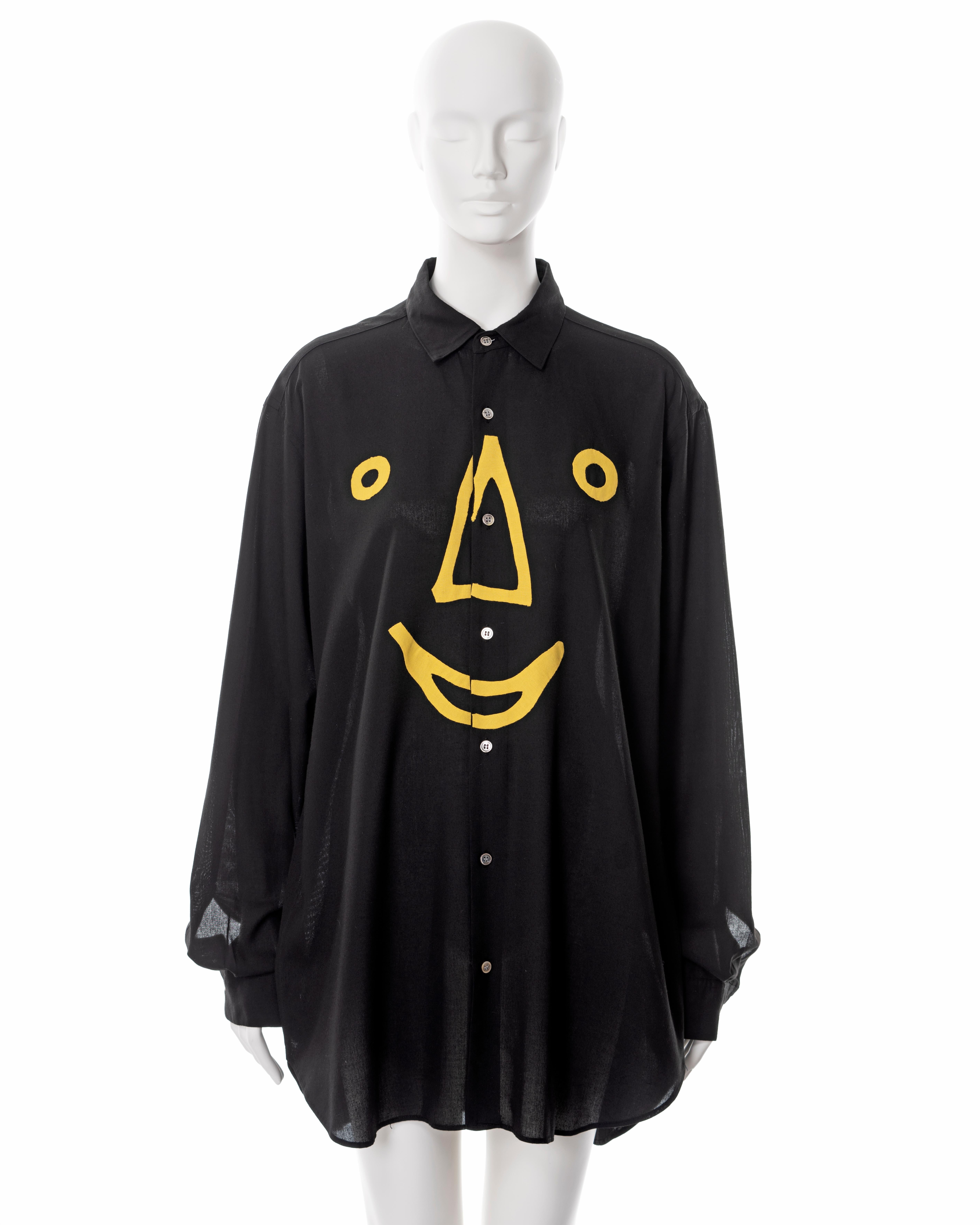 Chemise 'Smiley Face' en rayonne noire pour hommes de Yohji Yamamoto, fw 1991 en vente 1