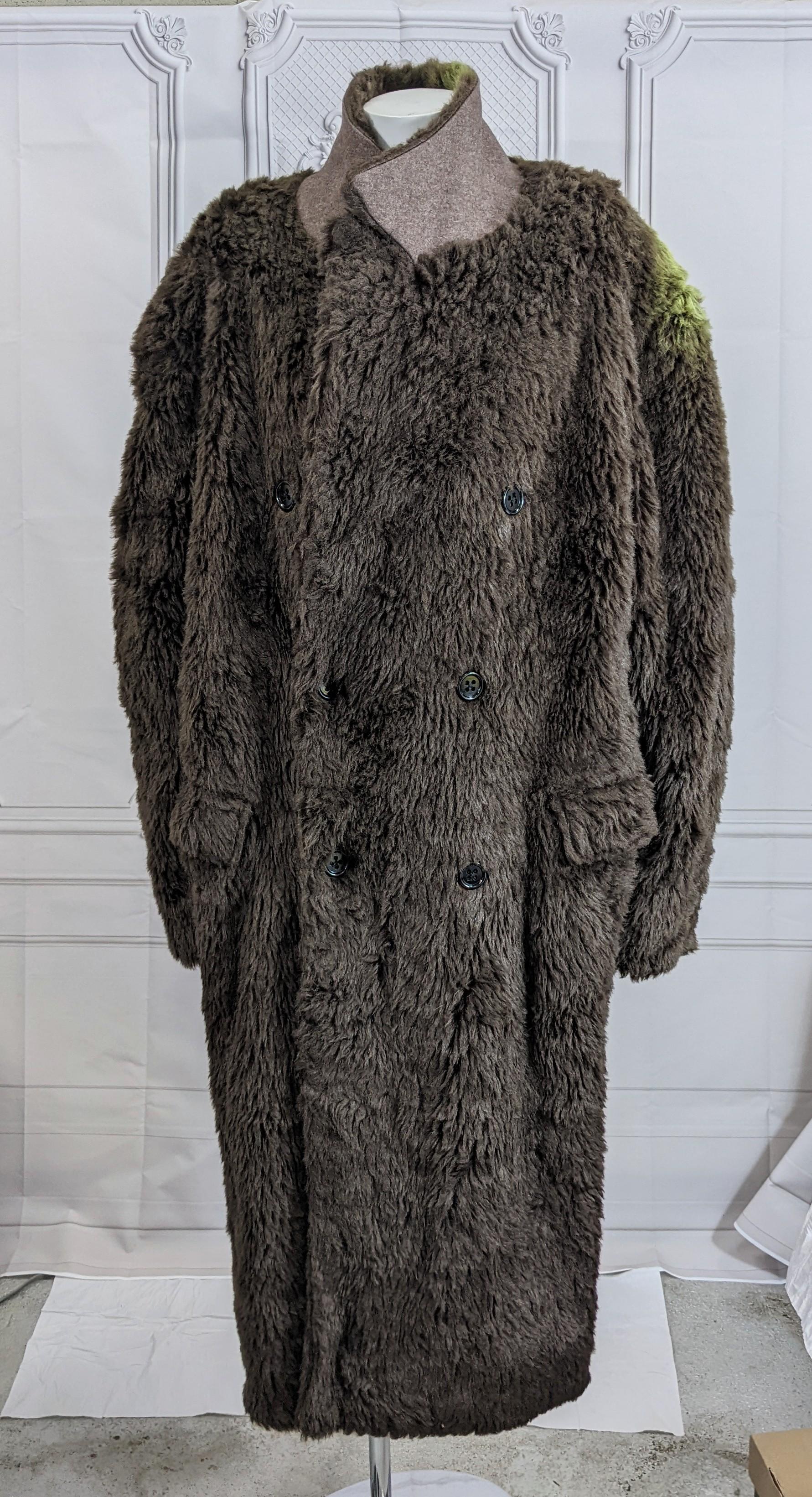 Yohji Yamamoto - Manteau en fausse fourrure pour hommes à double boutonnage Bon état - En vente à New York, NY