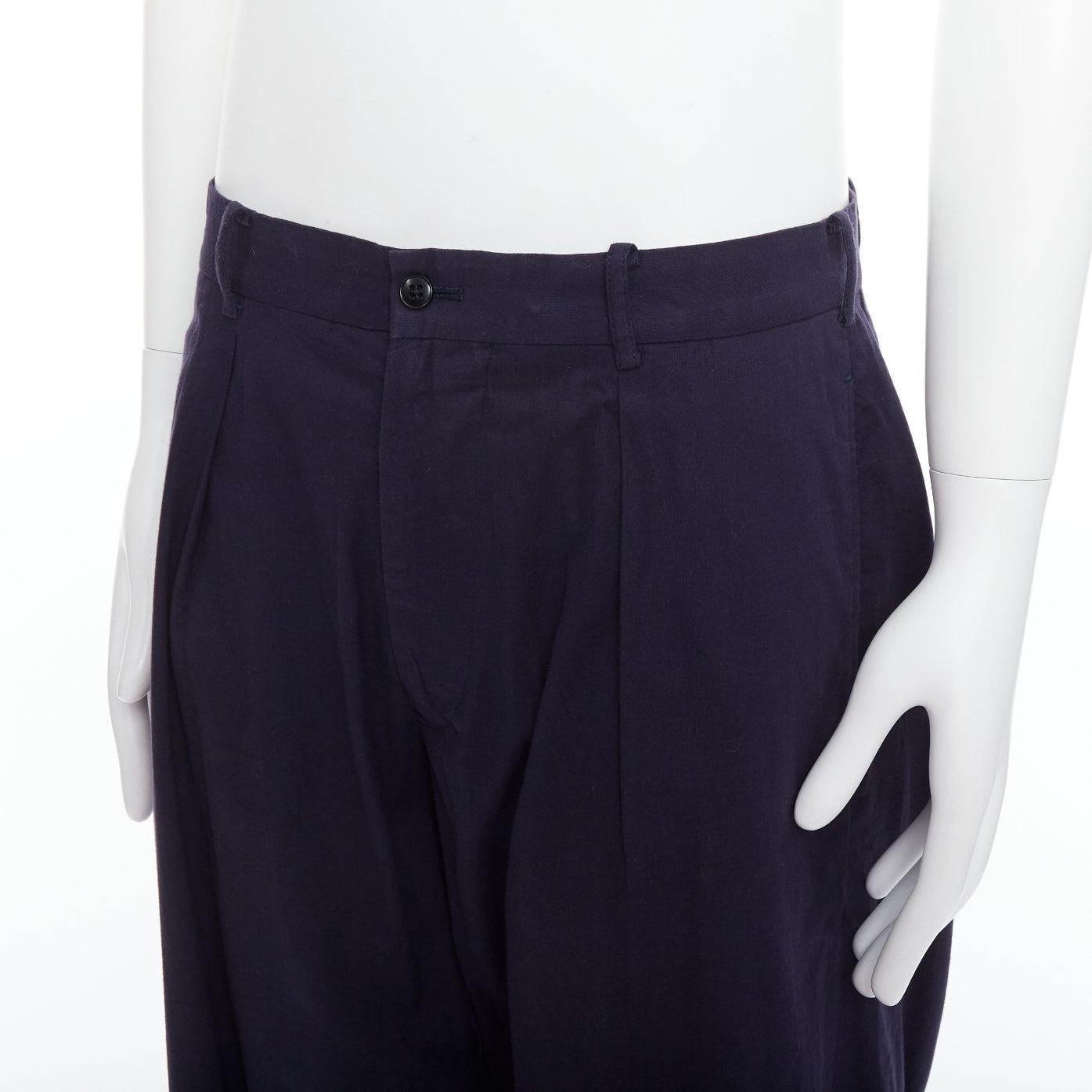 YOHJI YAMAMOTO Pantalon effilé bleu marine 100 % coton plissé sur le devant JP4 XL
Référence : PRWU/A00086
Marque : Yohji Yamamoto
Matériau : Coton
Couleur : Marine
Motif : Solide
Fermeture : braguette à glissière
Détails supplémentaires : Poches au
