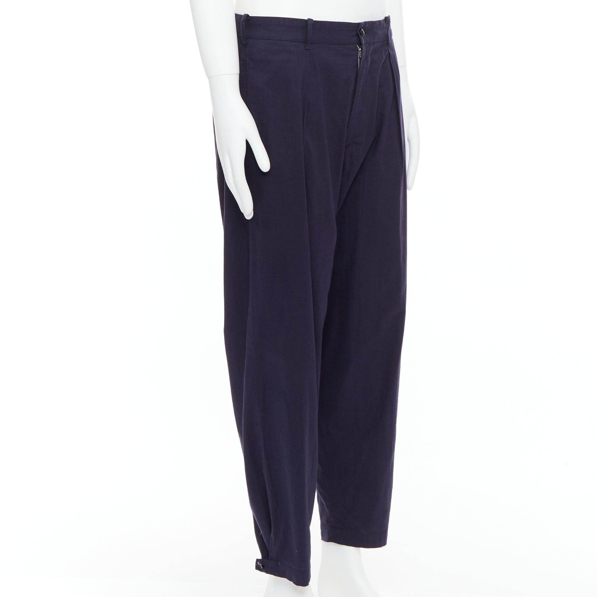 Noir YOHJI YAMAMOTO Pantalon effilé bleu marine 100 % coton plissé sur le devant JP4 XL en vente