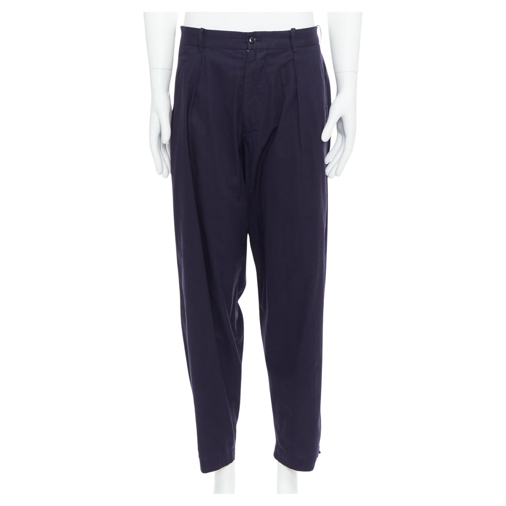 YOHJI YAMAMOTO Pantalon effilé bleu marine 100 % coton plissé sur le devant JP4 XL en vente