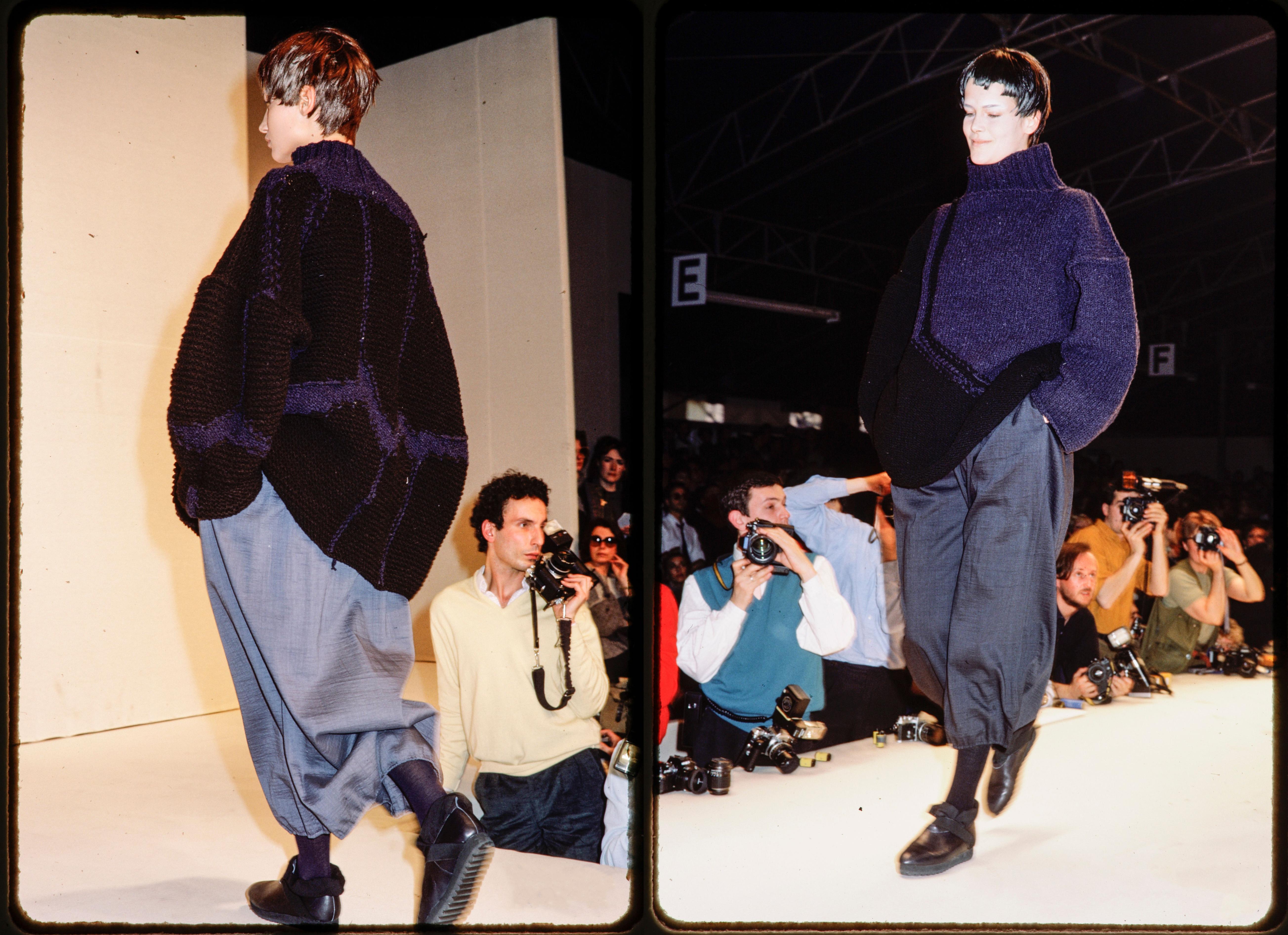 Yohji Yamamoto marineblauer und schwarzer übergroßer Pullover aus Wollstrick, fw 1984 (Schwarz) im Angebot