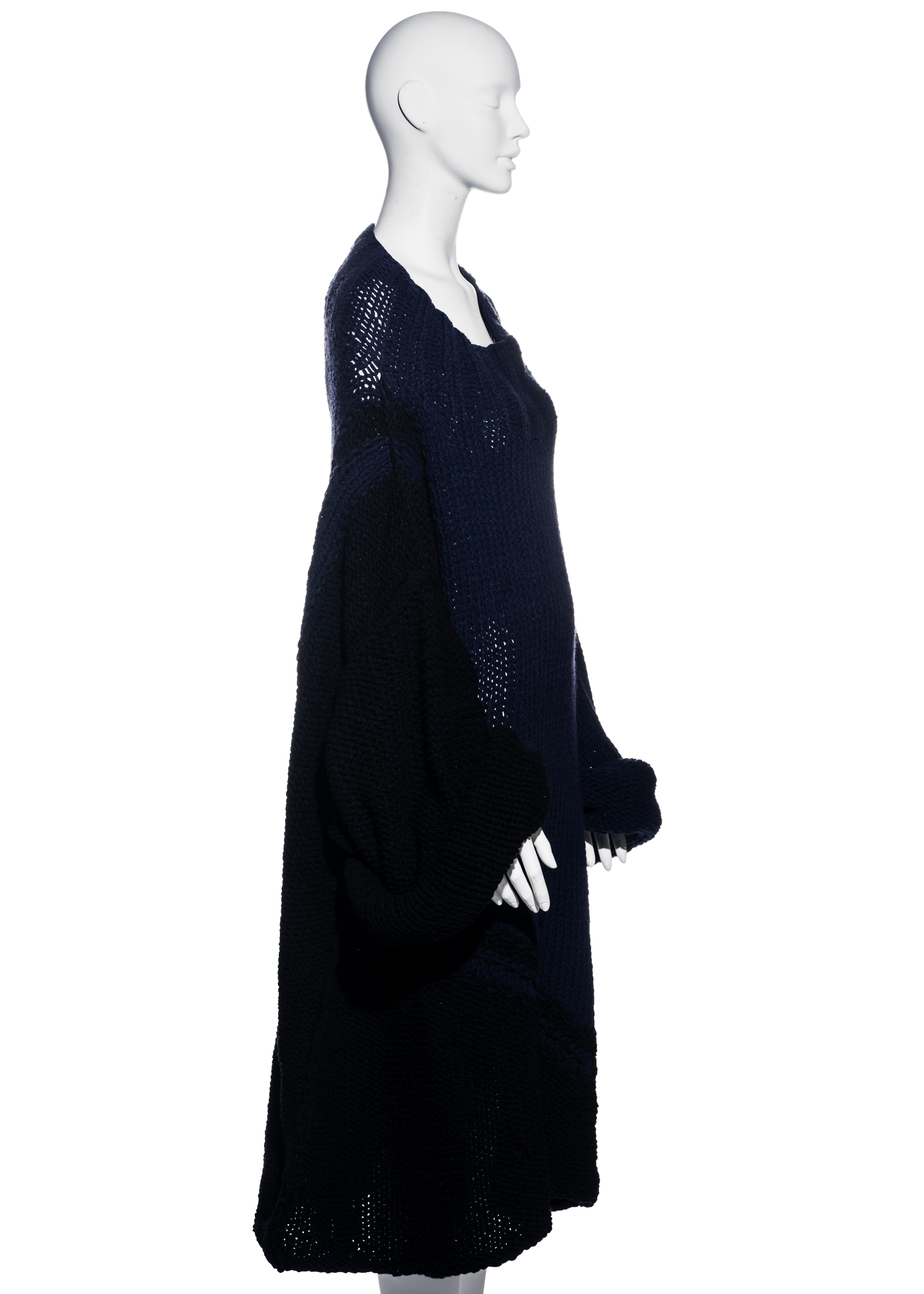 Pull surdimensionné Yohji Yamamoto en laine tricotée bleu marine et noir, automne-hiver 1984 en vente 3