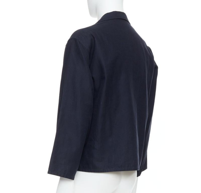 Blazer court léger YOHJI YAMAMOTO bleu marine à rayures de tissu souple S en vente 1