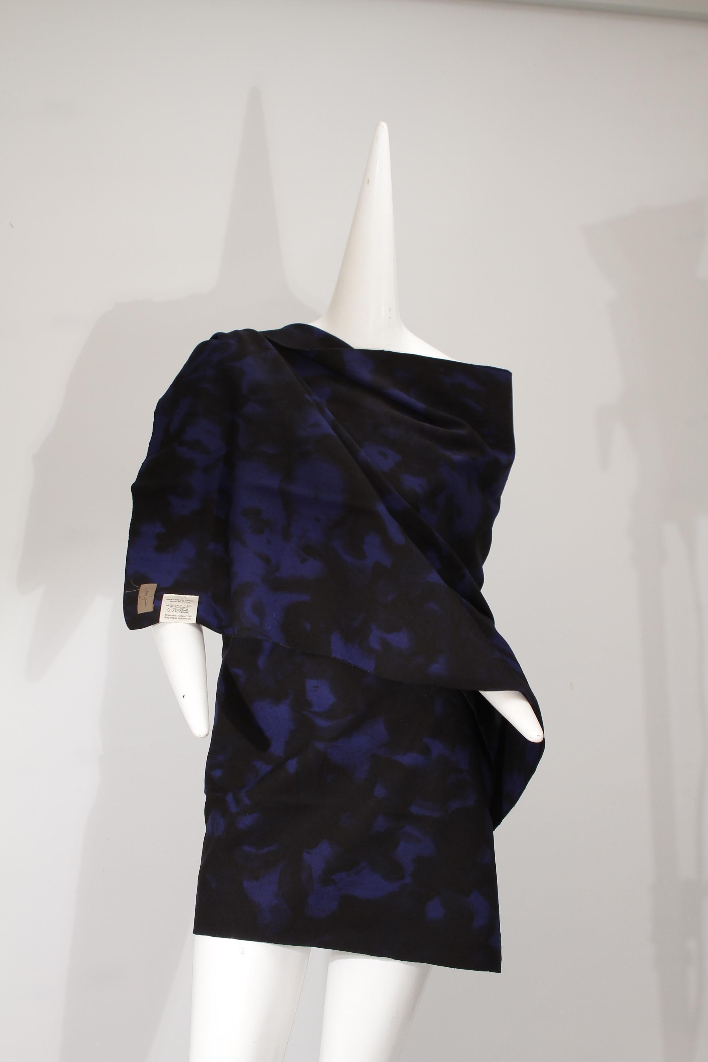 YOHJI YAMAMOTO, Shibori dyed oversize wool shawl, midnight blue and black, 1980s In Excellent Condition For Sale In Kingston, NY