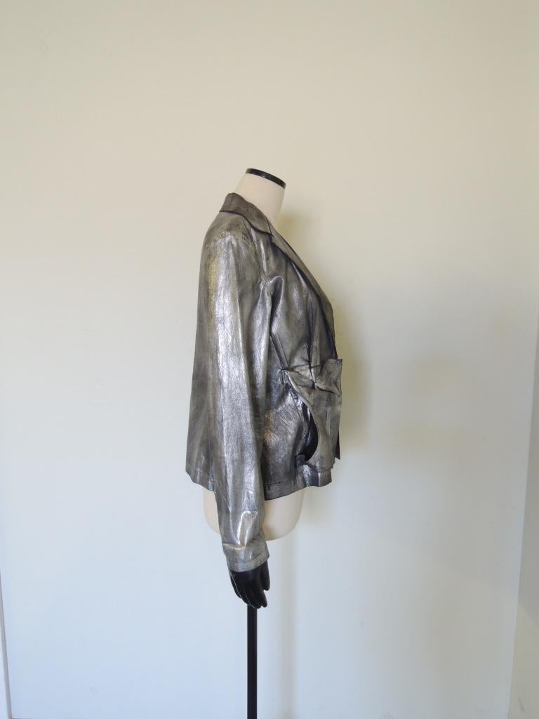 Yohji Yamamoto Silber Metallic Sprühfarbene Jacke im Zustand „Gut“ im Angebot in Oakland, CA