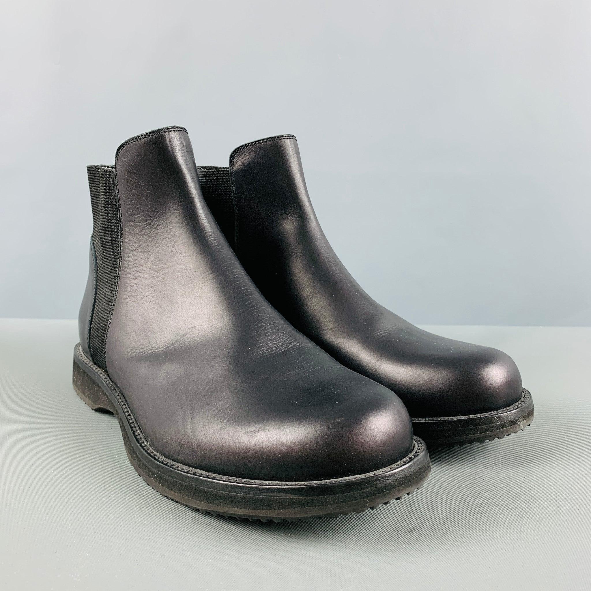 YOHJI YAMAMOTO boots comes in a black leather featuring a chelsea style, round toe, and a rubber sole. Very Good Pre-Owned Condition. 

Marked:   40 

Measurements: 
  Length: 11 inches Width: 4 inches Height: 6 inches 
  
  
 
Reference No.: