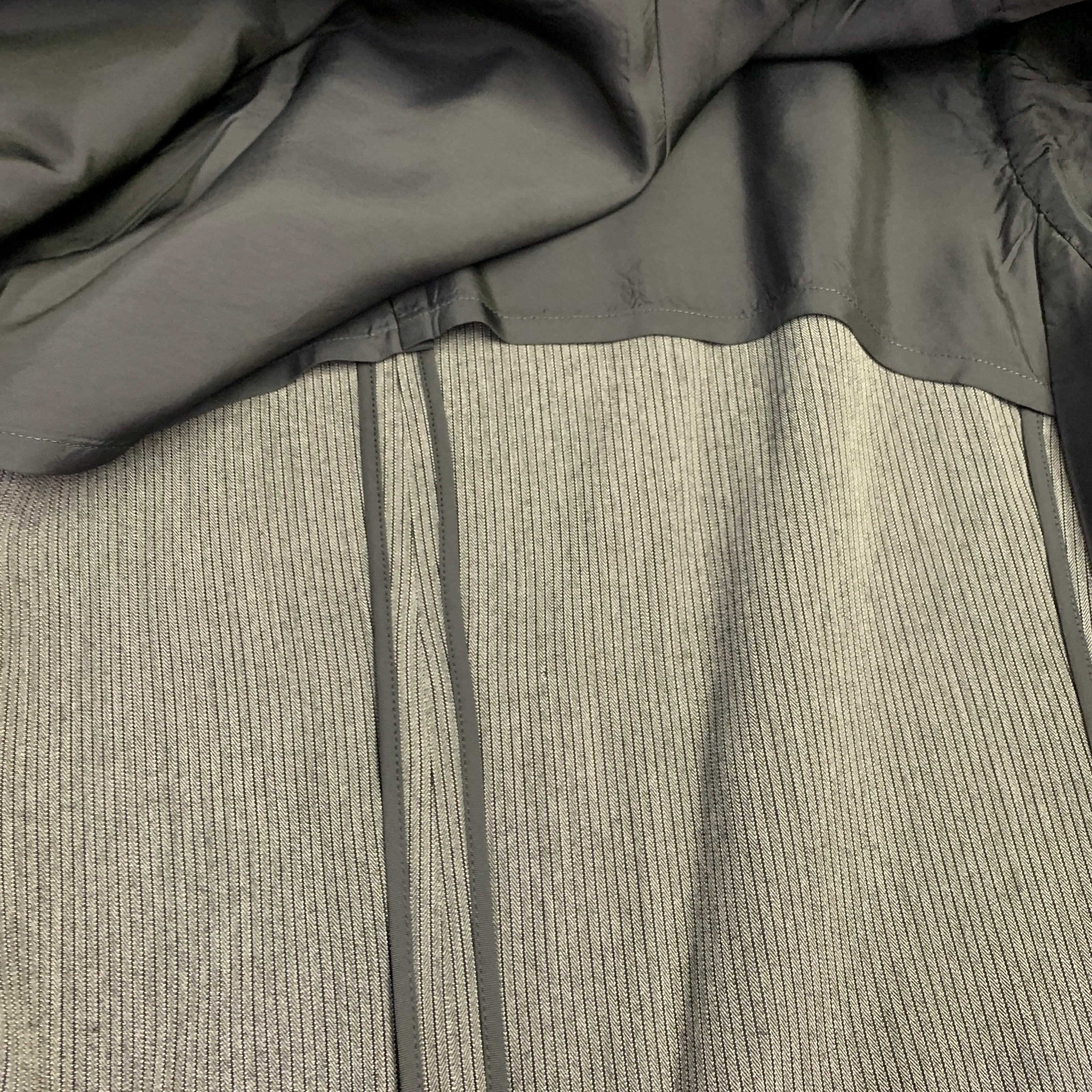 Yohji Yamamoto Giacca in misto seta a righe grigie e nere taglia L. in vendita 3