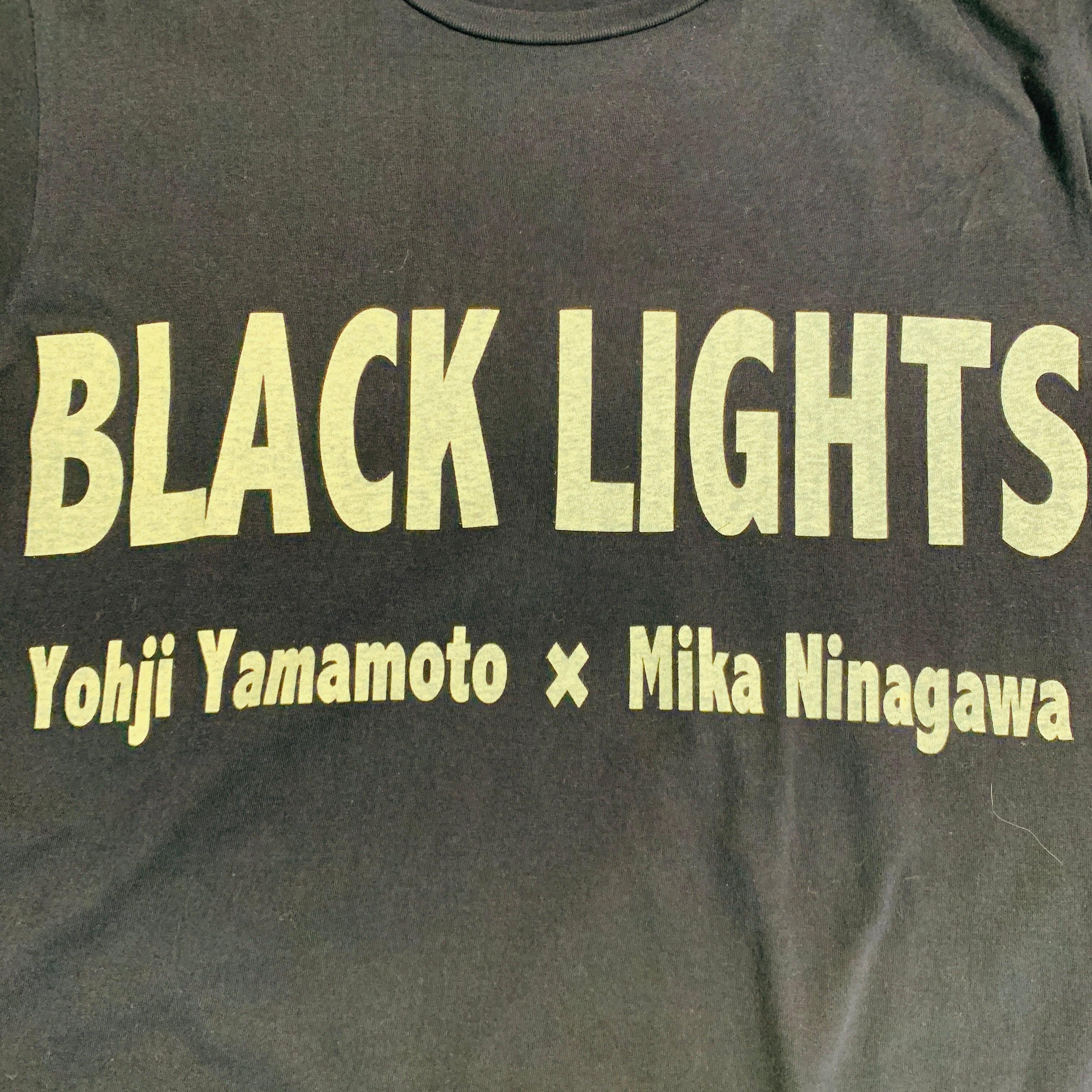 T-shirt YOHJI YAMAMOTO x MIKA NINAGAWA
en tricot de coton bleu marine, avec impression du logo 