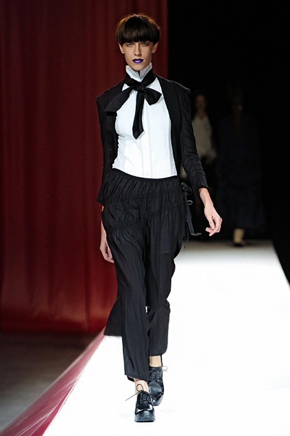 Yohji Yamamoto SS 2012 Giacca da passerella nera Tuxedo Blazer in vendita 1