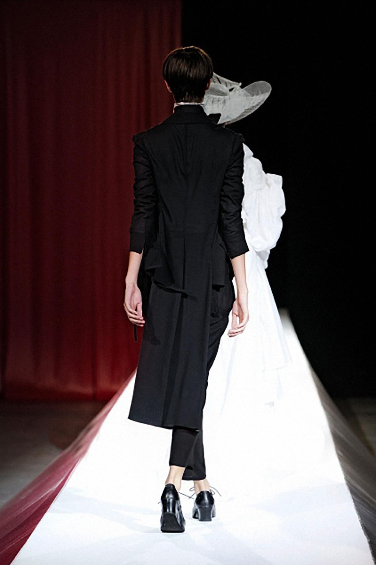 Yohji Yamamoto SS 2012 Giacca da passerella nera Tuxedo Blazer in vendita 2