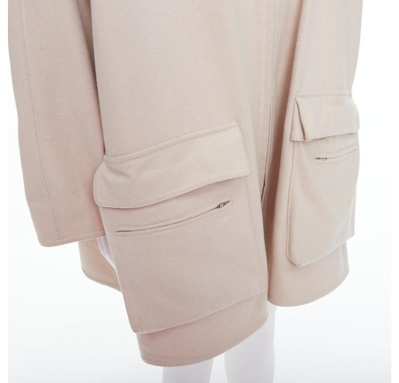 Yohji Yamamoto, cappotto boxy con zip e tasche in lana grigio pietra M.
Riferimento: PRWU/A00009
Marchio: Yohji Yamamoto
Materiale: Sembra lana
Colore: A. Stone
Modello: Tinta unita
Chiusura: zip
Prodotto in: Giappone

CONDIZIONE:
Condizioni: Molto