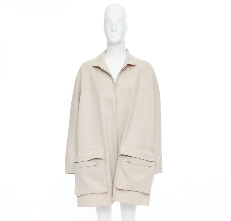 Yohji Yamamoto, cappotto boxy con zip e tasche in lana grigio pietra M. in vendita 3